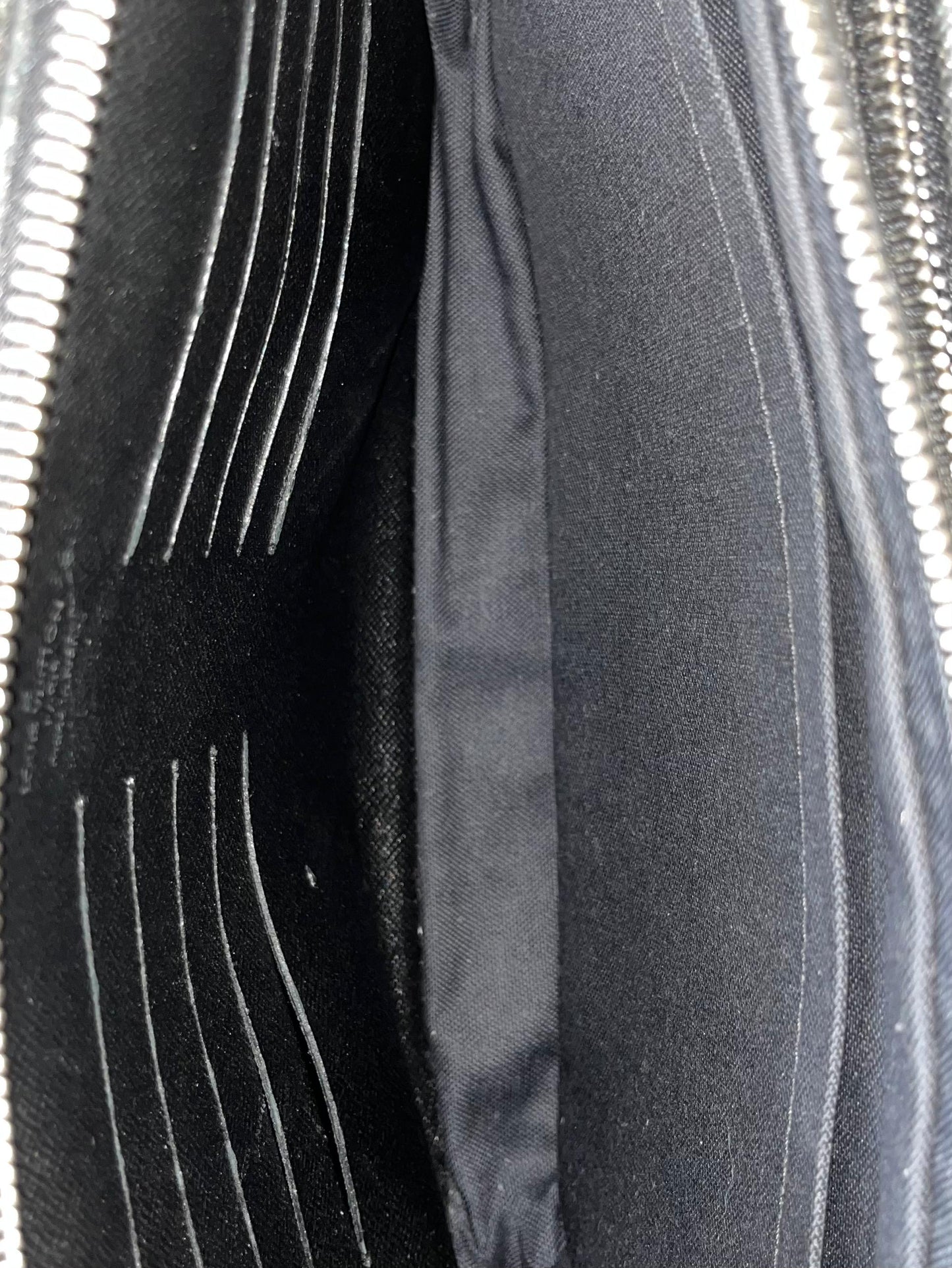 Louis Vuitton Neo Pavel Taiga
