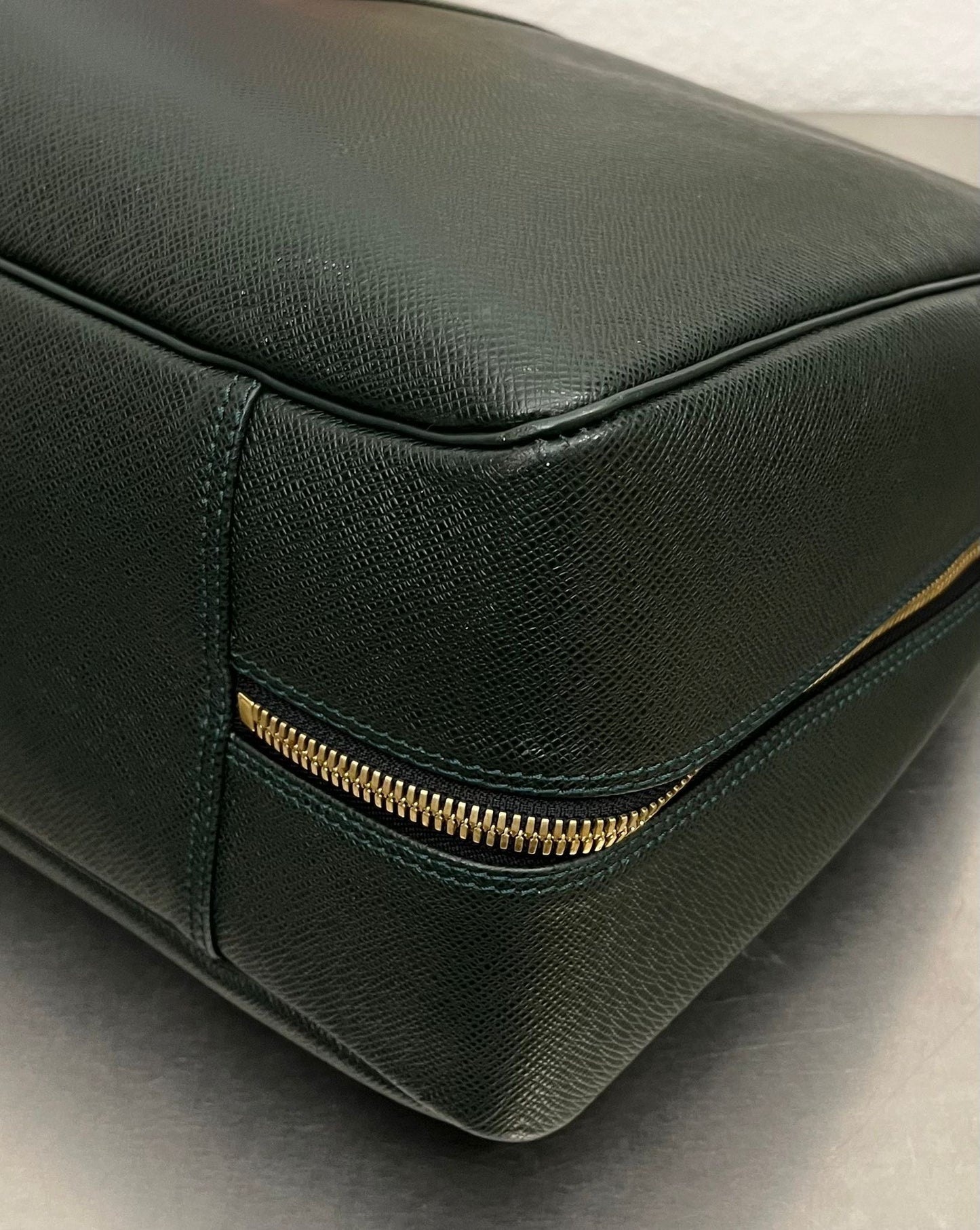 Louis Vuitton Helanga Taiga