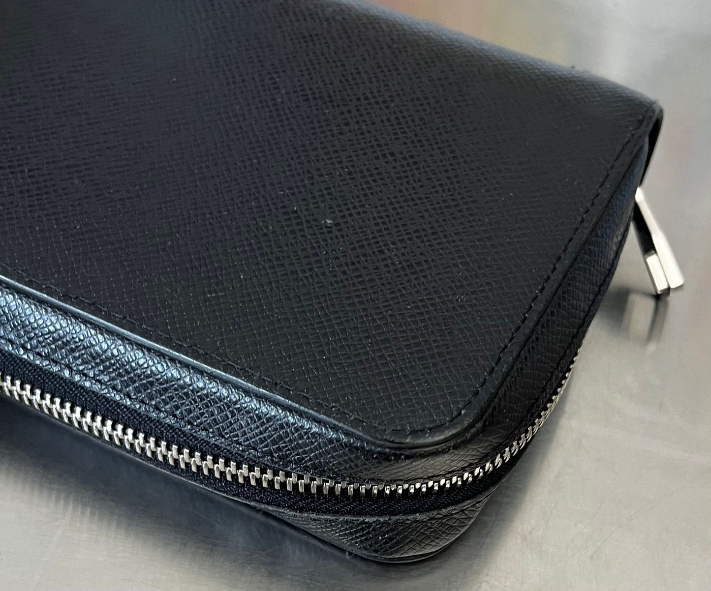 Louis Vuitton Zippy XL Taiga