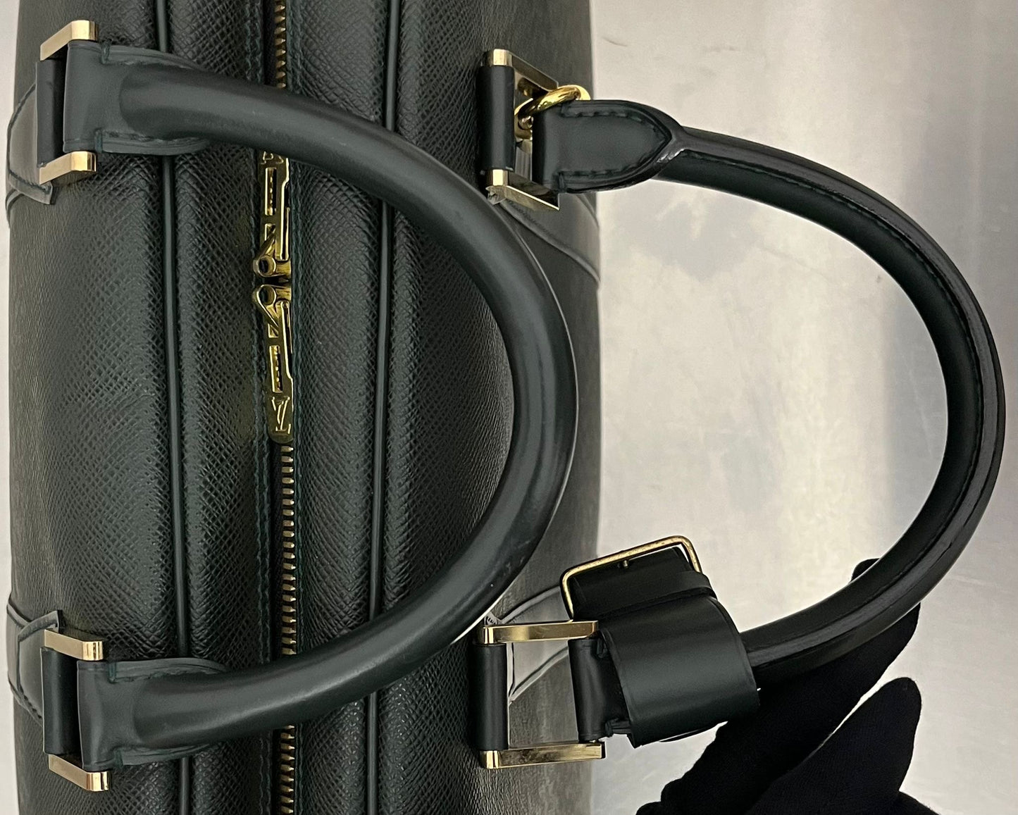 Louis Vuitton Helanga Taiga