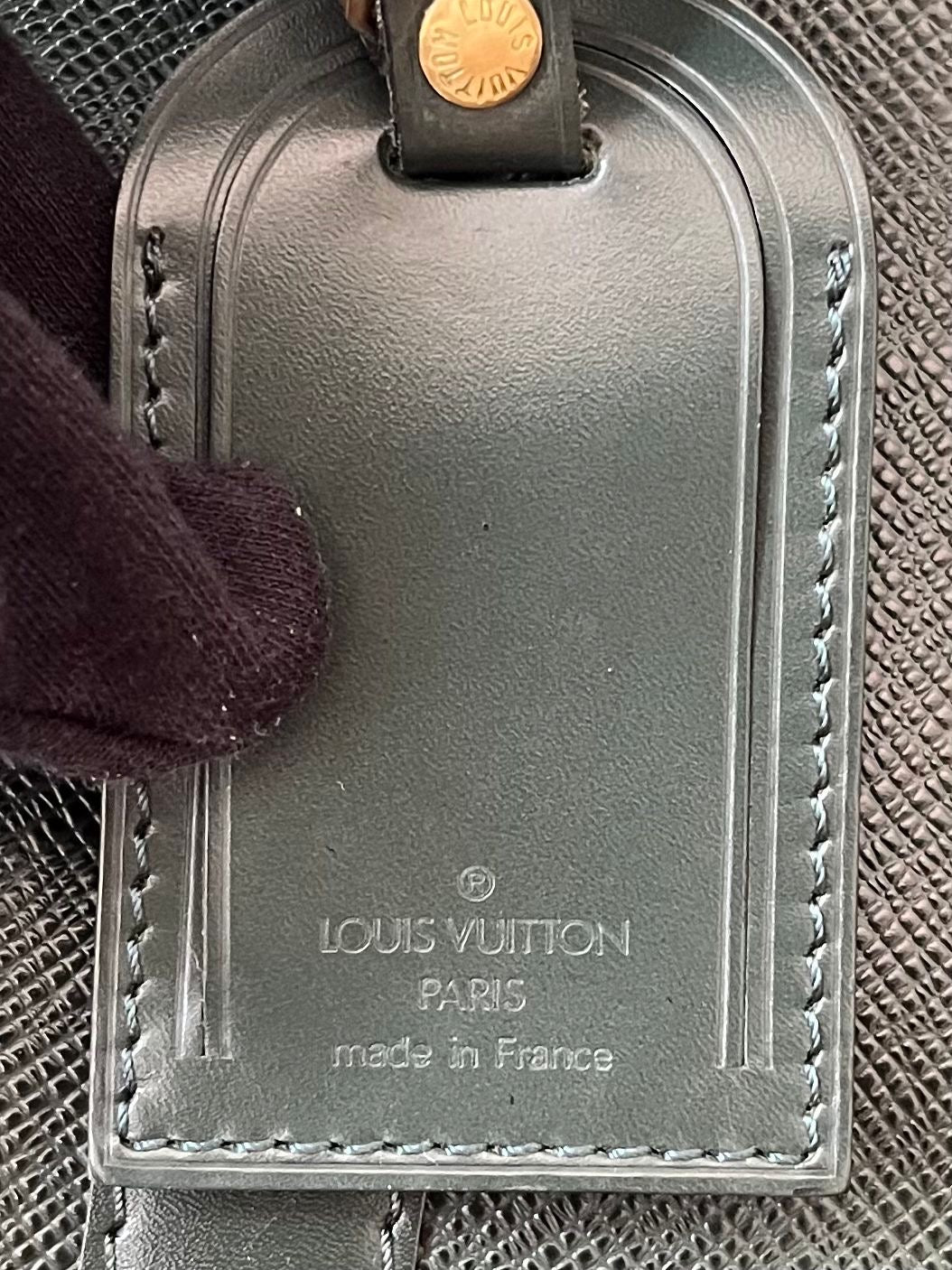 Louis Vuitton Helanga Taiga