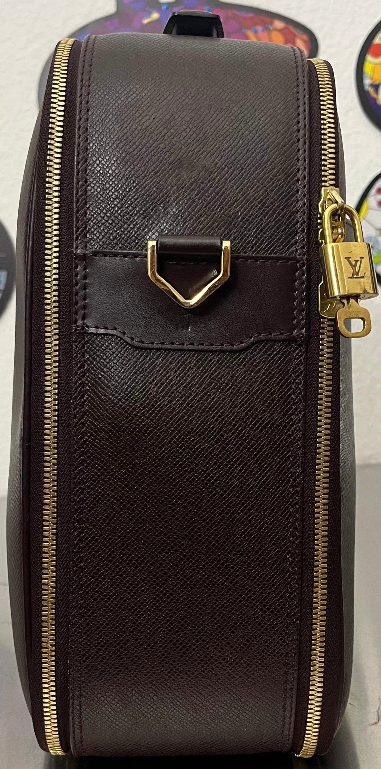 Louis Vuitton Porte Ordinateur Toura Taiga