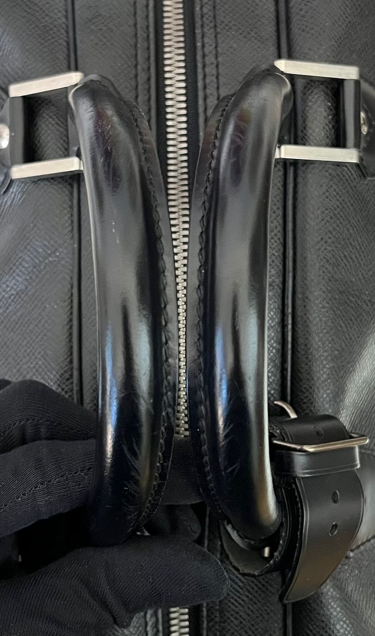 Louis Vuitton Kendall PM Taiga