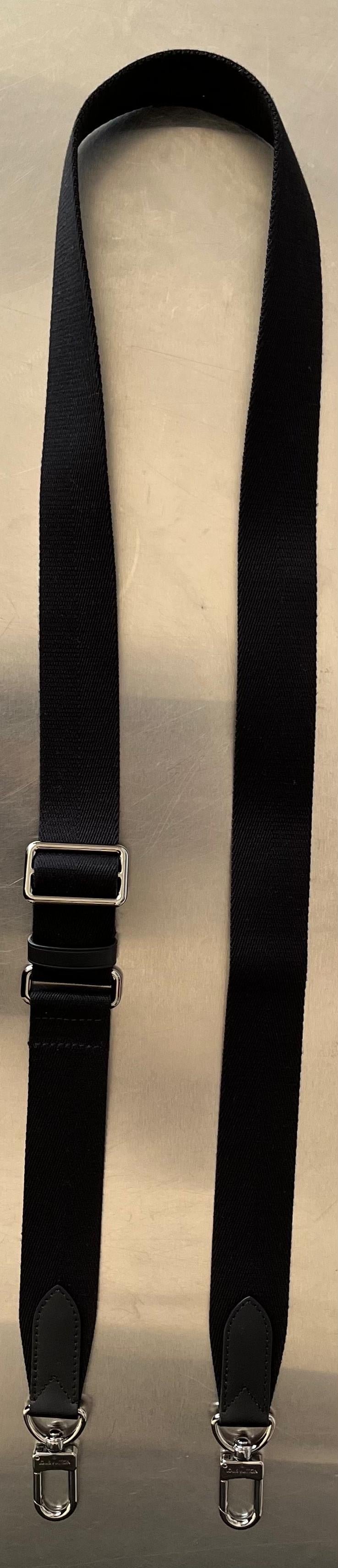 Louis Vuitton Kleiderschutzhülle Monogram Eclipse