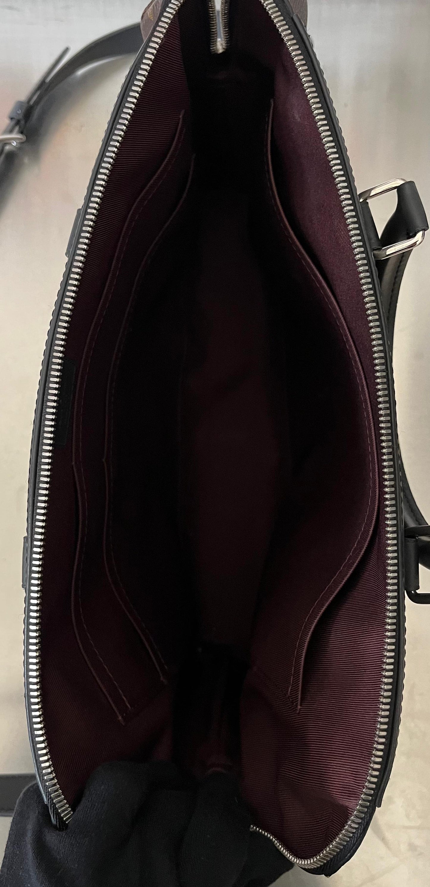 Louis Vuitton Porte Documents Jour Macassar