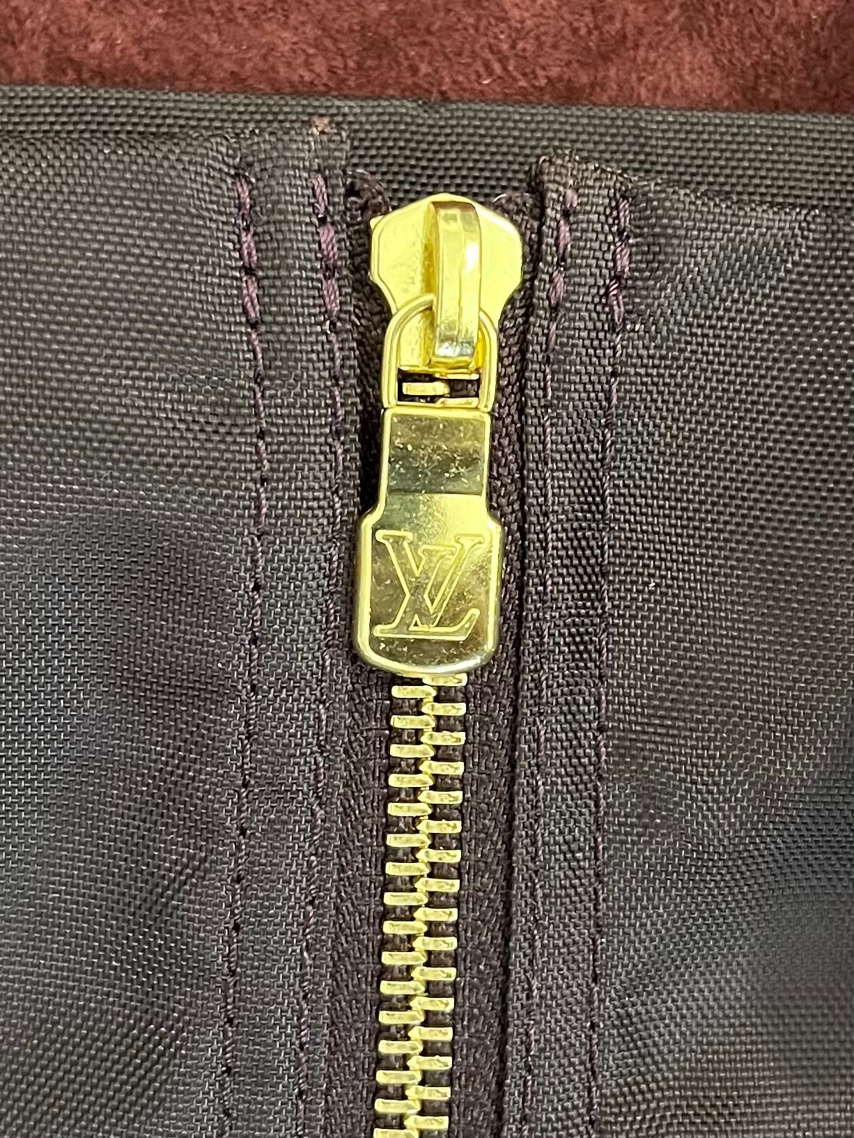 Louis Vuitton Helanga Taiga