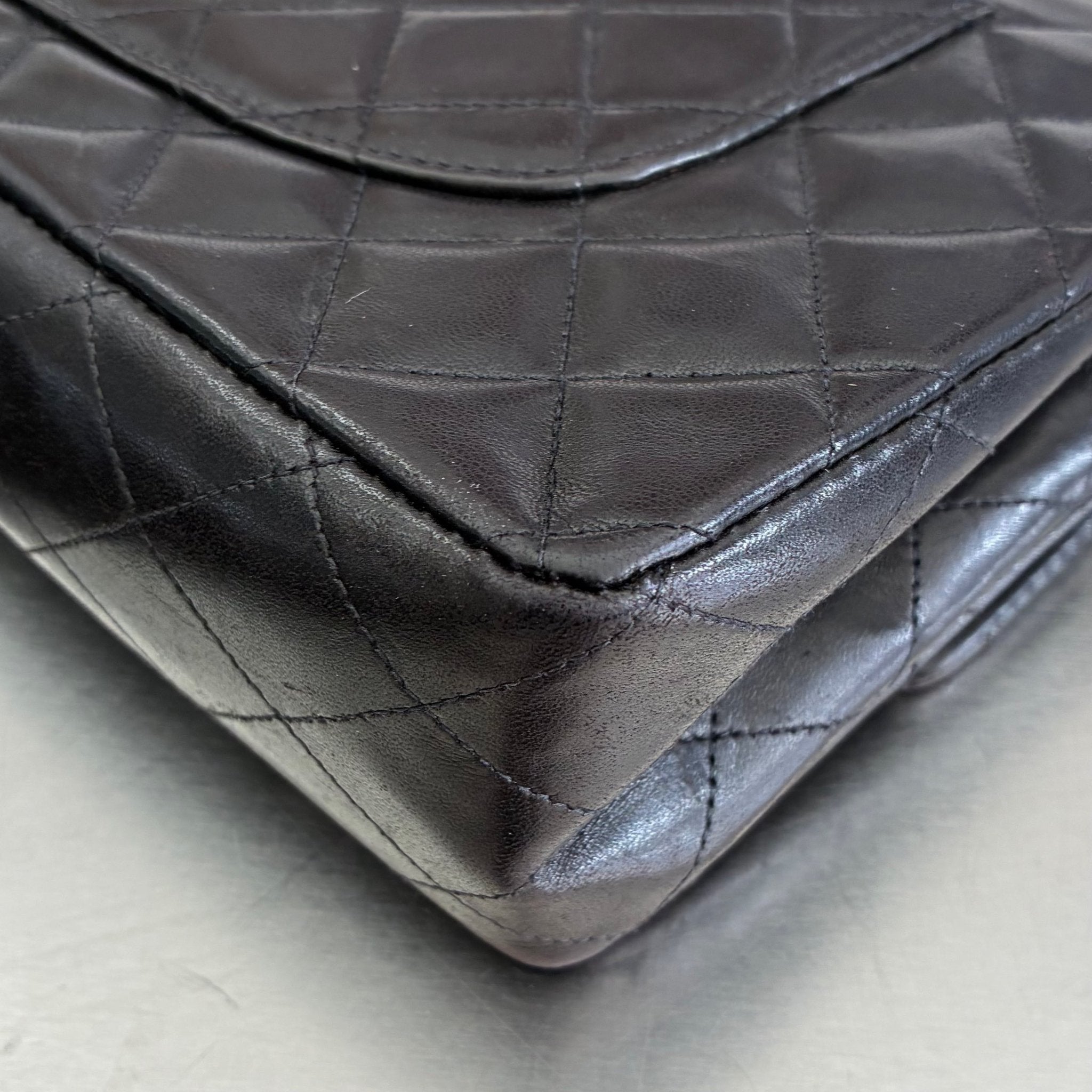 Chanel Timeless mittelgroße Tasche Lammleder