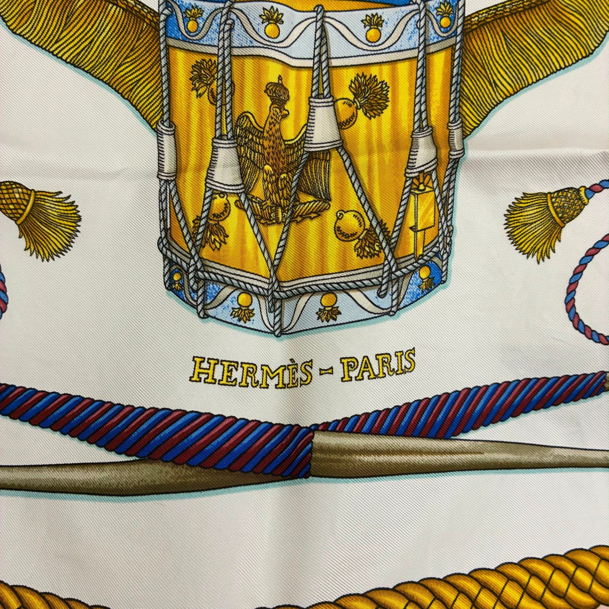 Hermès Carré Seidentuch „Les Tambours“