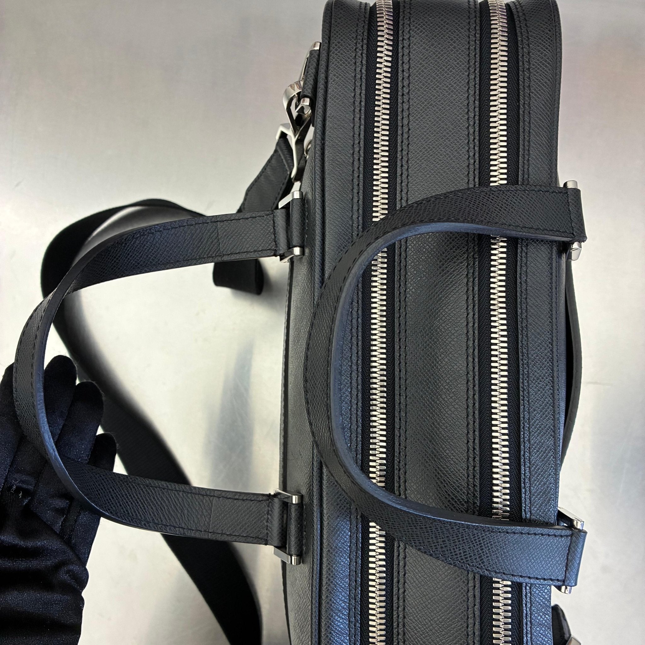 Louis Vuitton Alexander Taiga