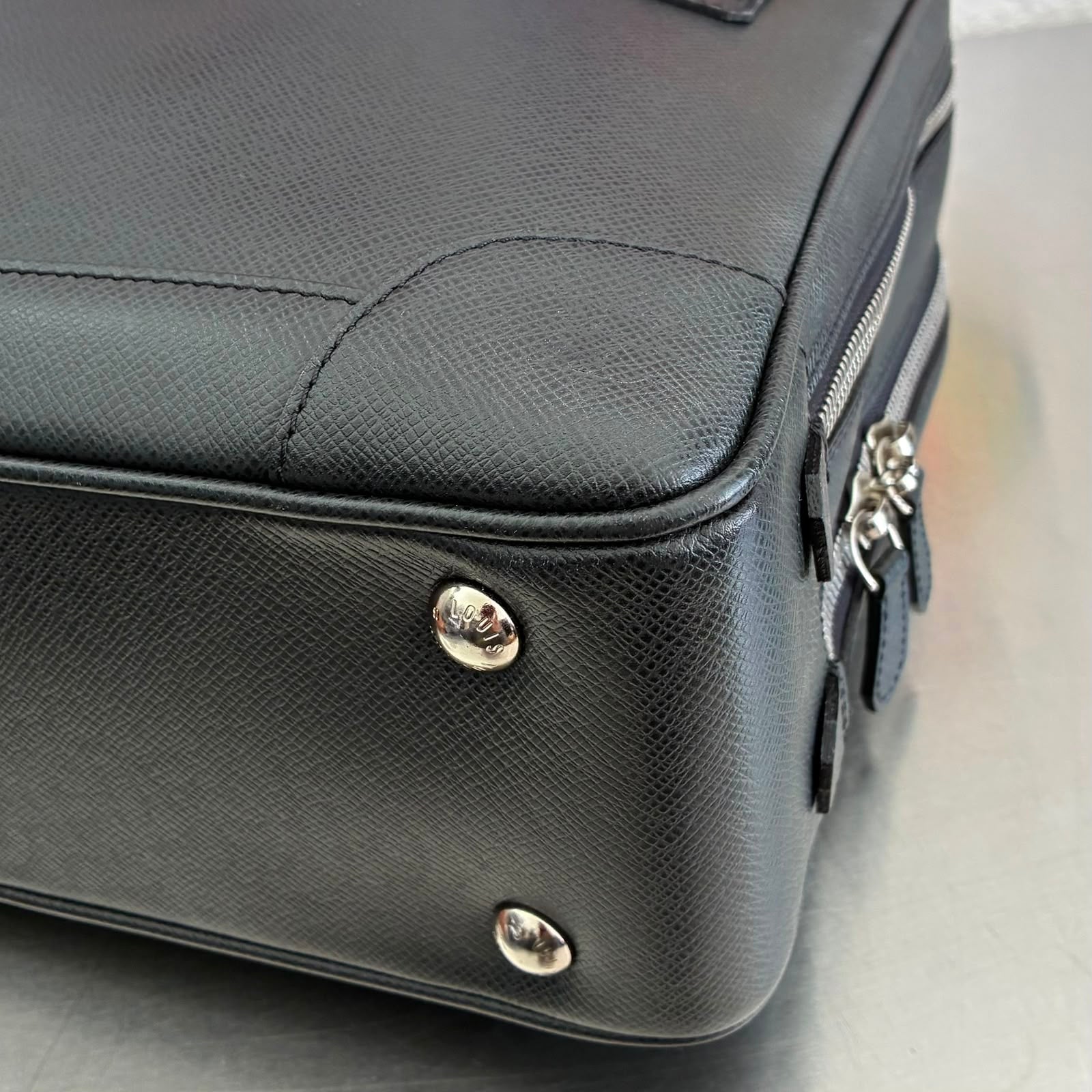 Louis Vuitton Alexander Taiga