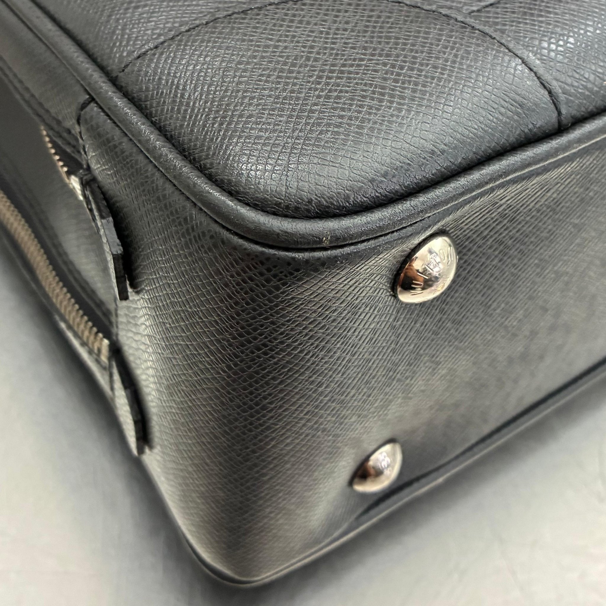 Louis Vuitton Alexander Taiga