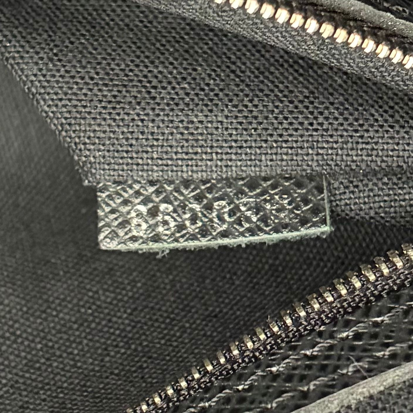 Louis Vuitton Alexander Taiga