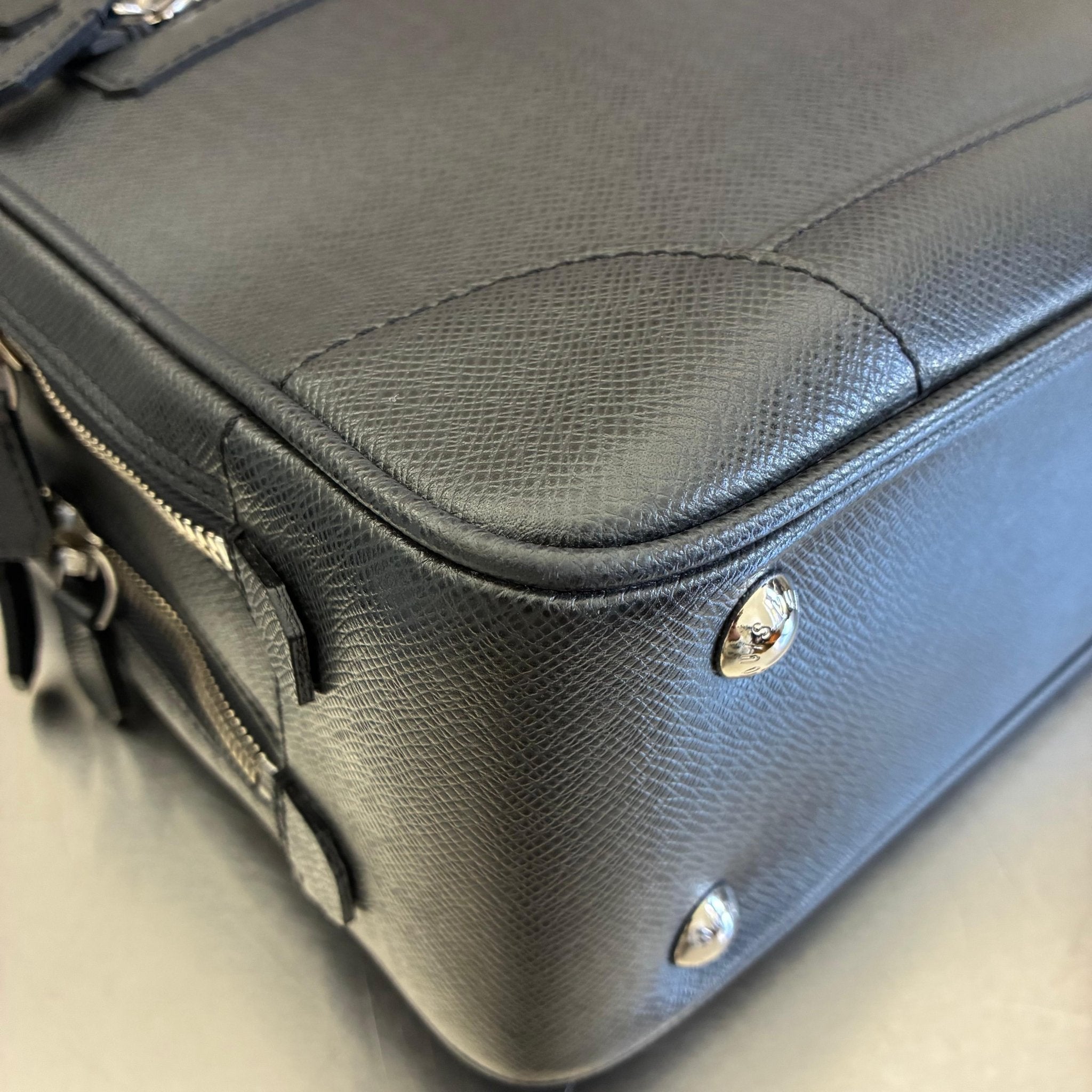 Louis Vuitton Alexander Taiga