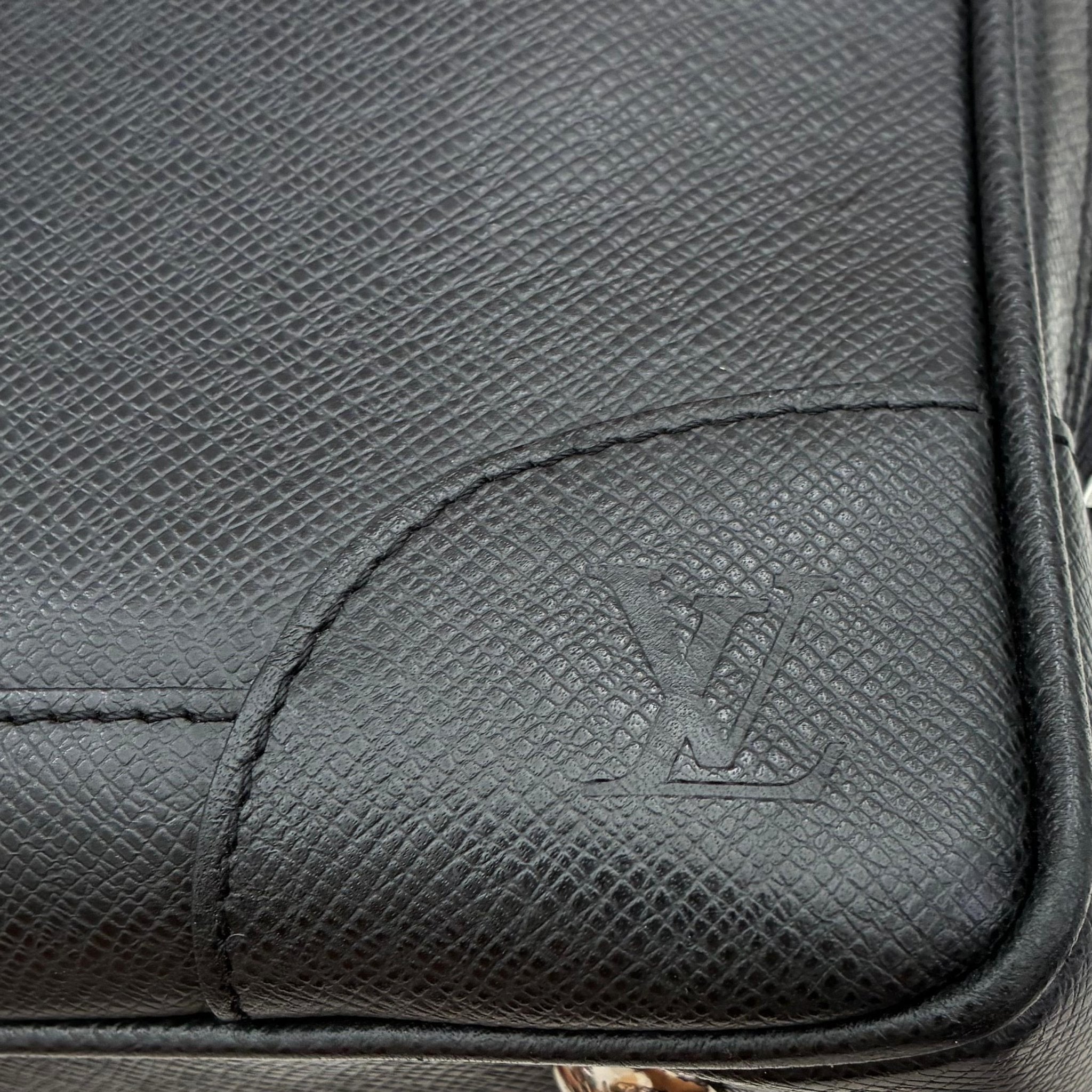 Louis Vuitton Alexander Taiga