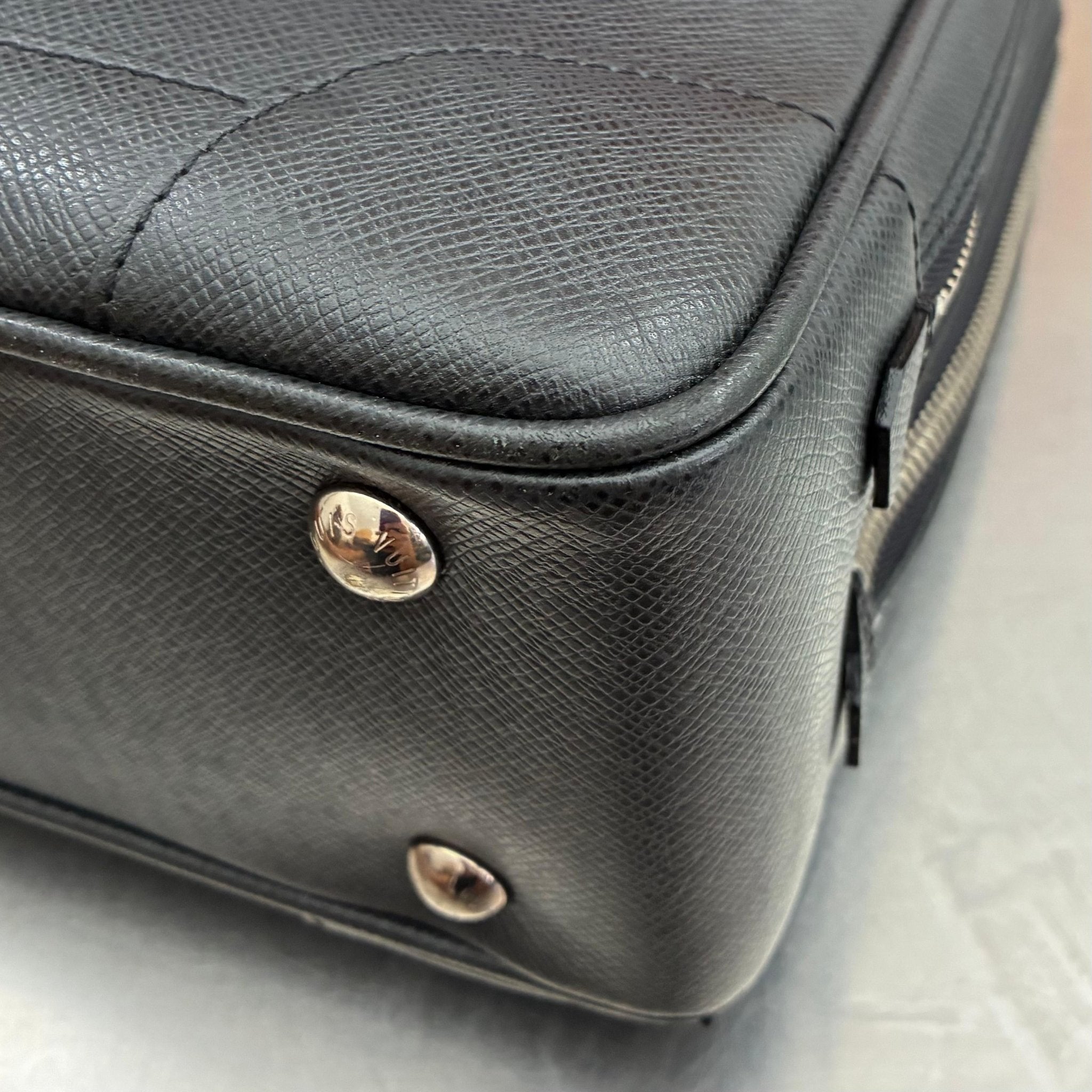 Louis Vuitton Alexander Taiga