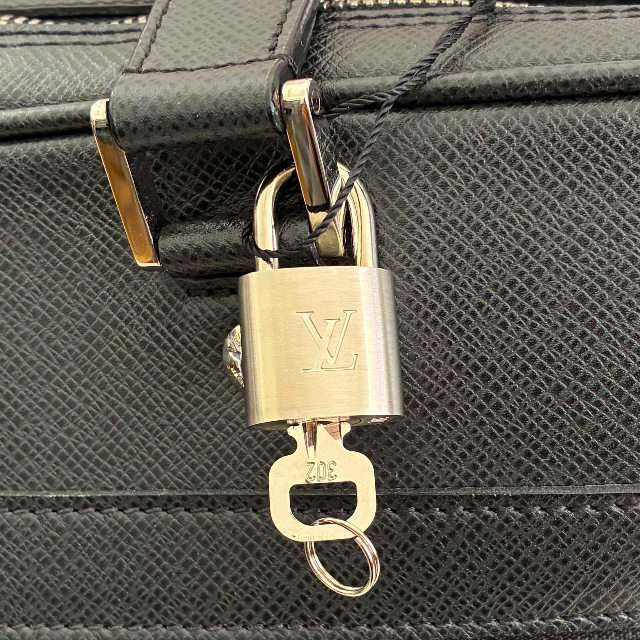 Louis Vuitton Alexander Taiga