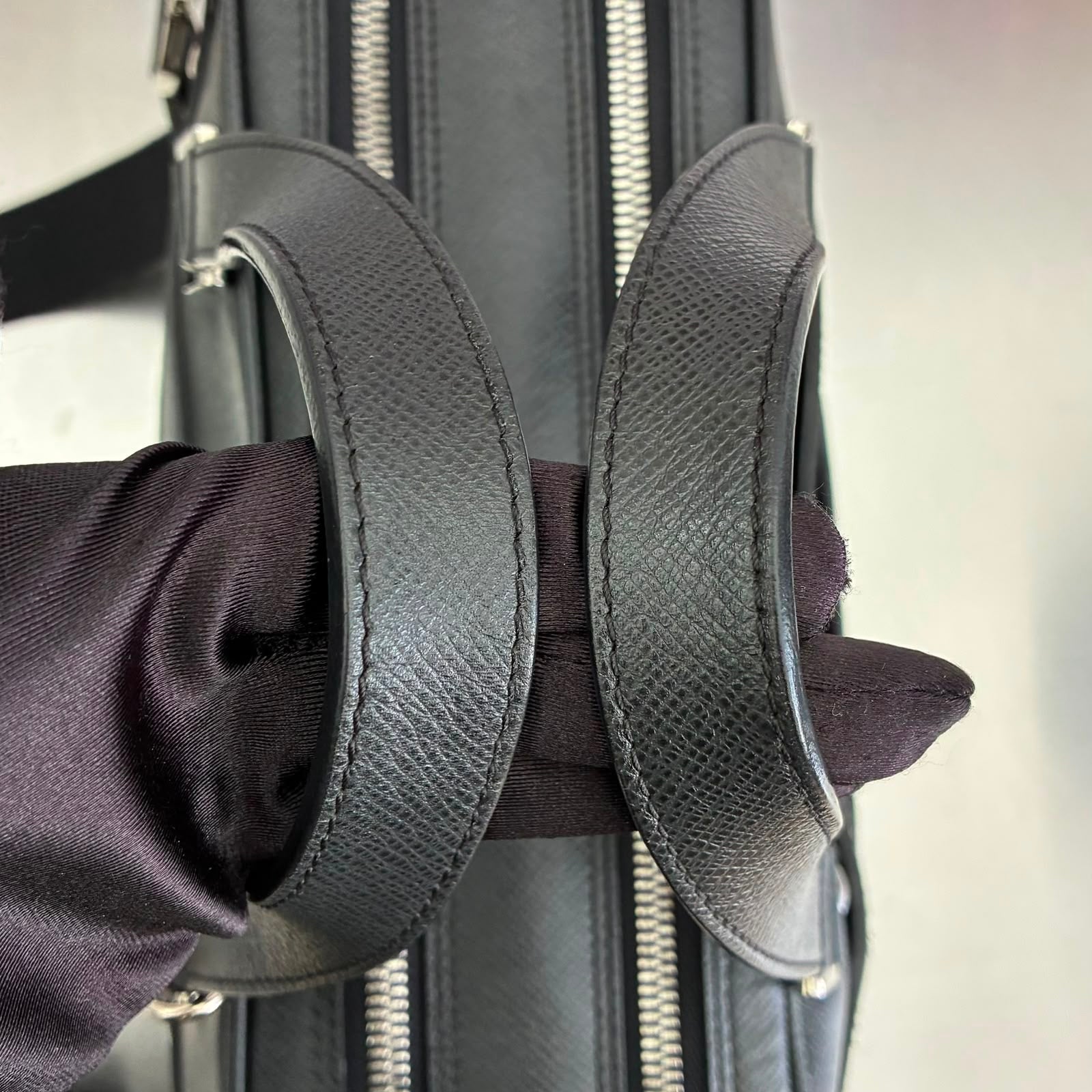 Louis Vuitton Alexander Taiga