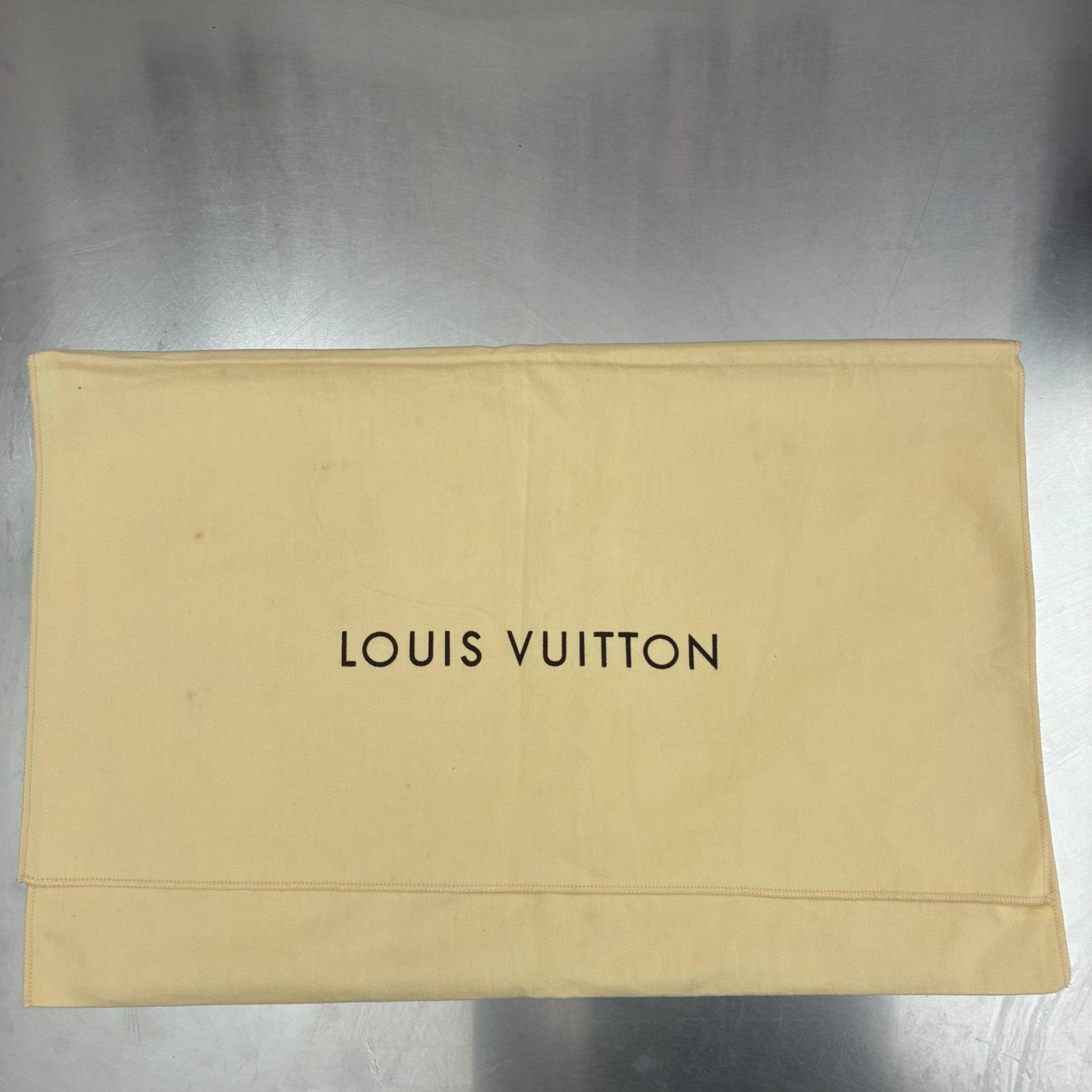 Louis Vuitton Alexander Taiga