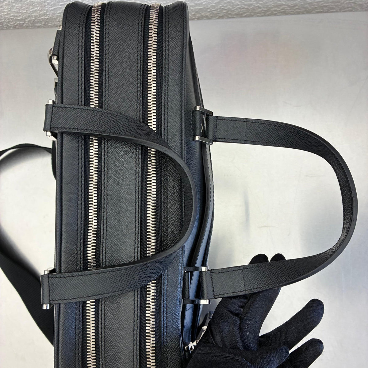 Louis Vuitton Alexander Taiga