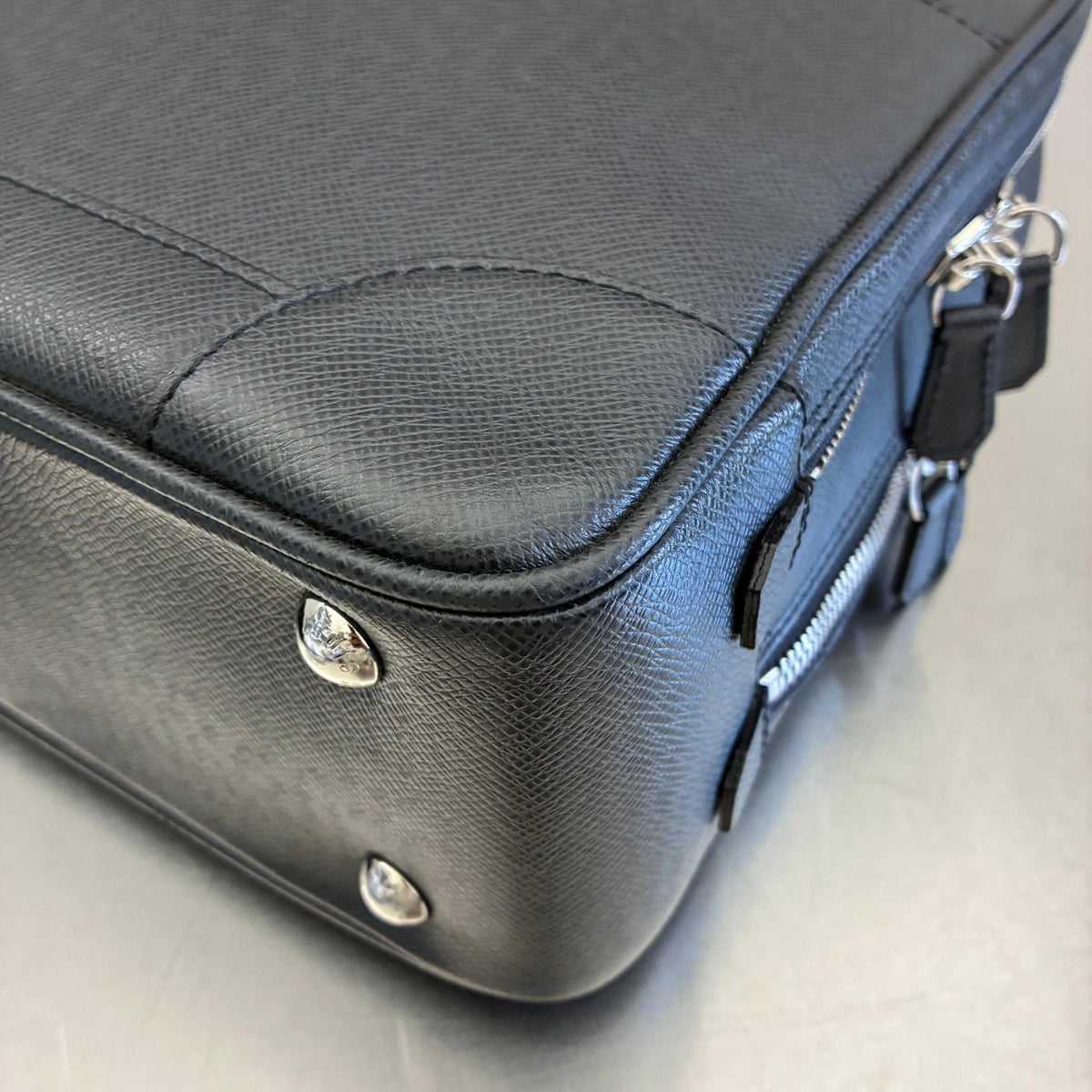 Louis Vuitton Alexander Taiga