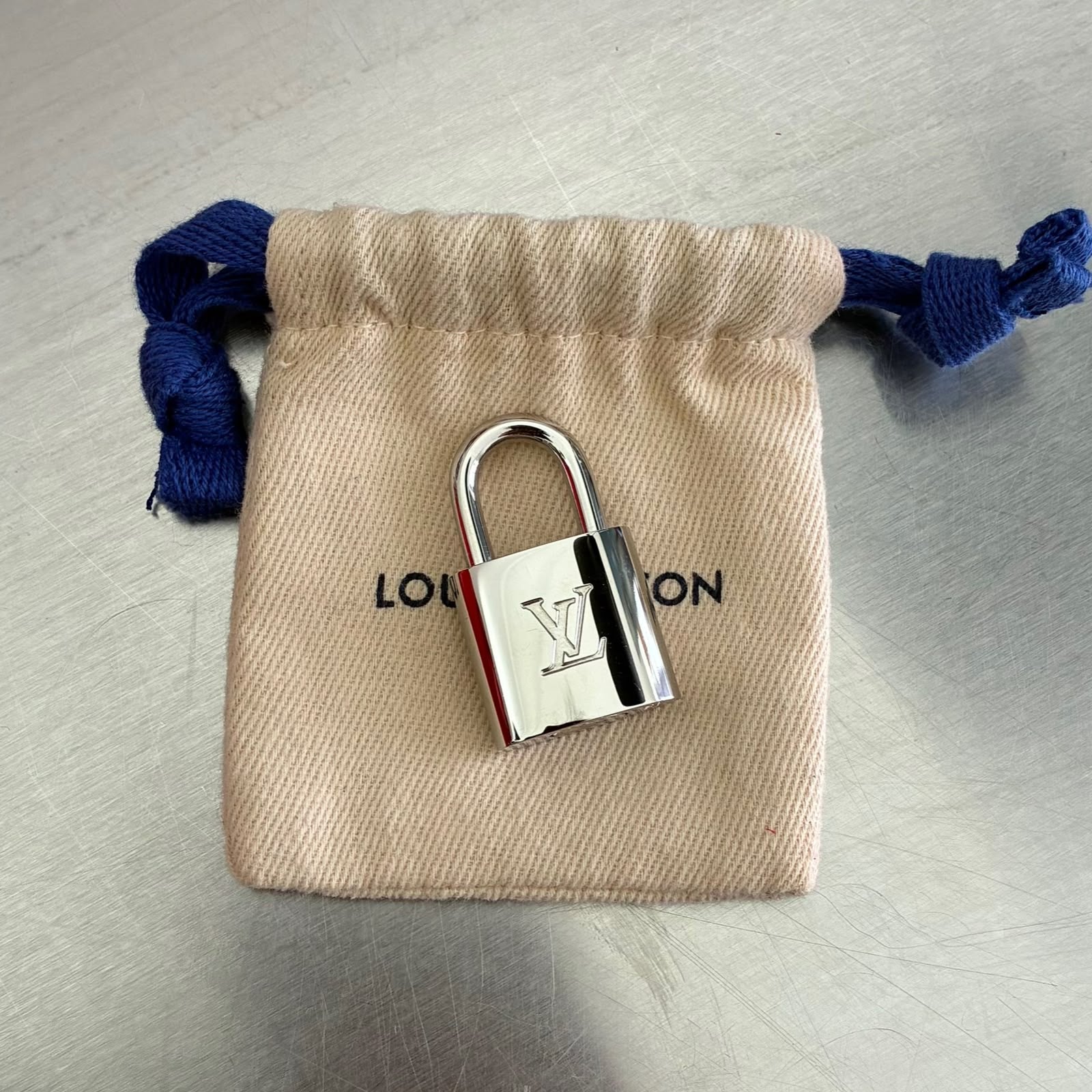 Louis Vuitton Alma BB Epi M41160