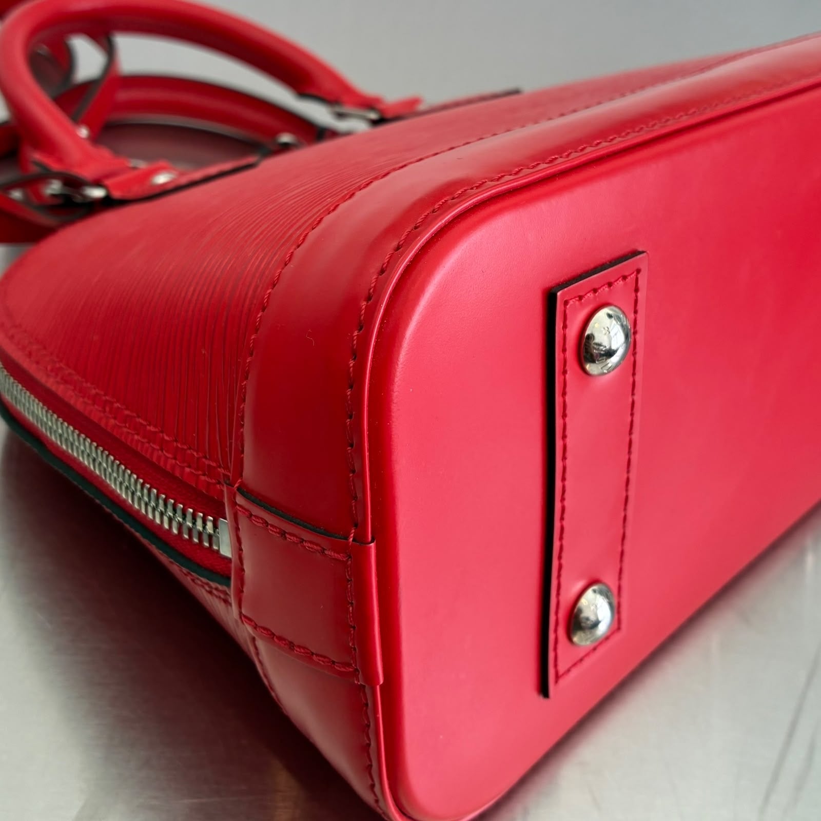 Louis Vuitton Alma BB Epi M41160