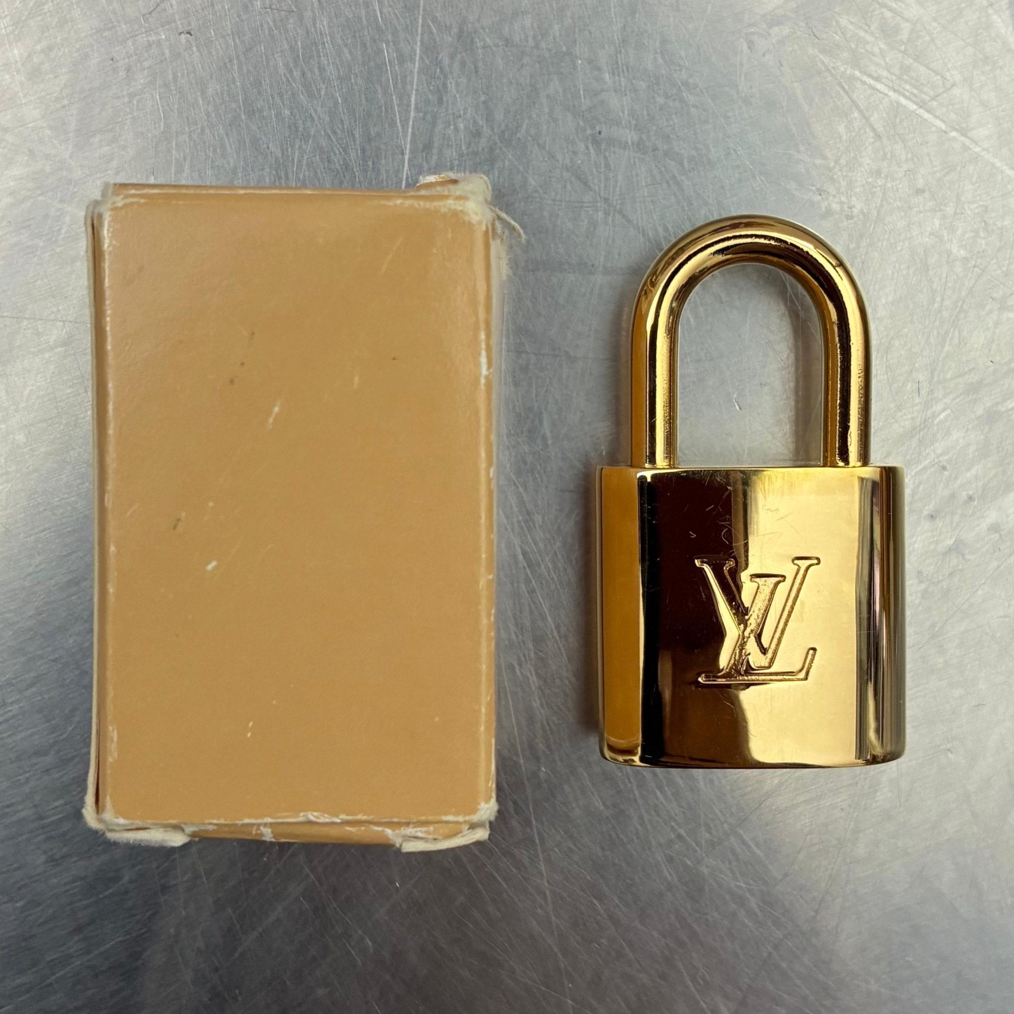 Louis Vuitton Alma BB Vernis