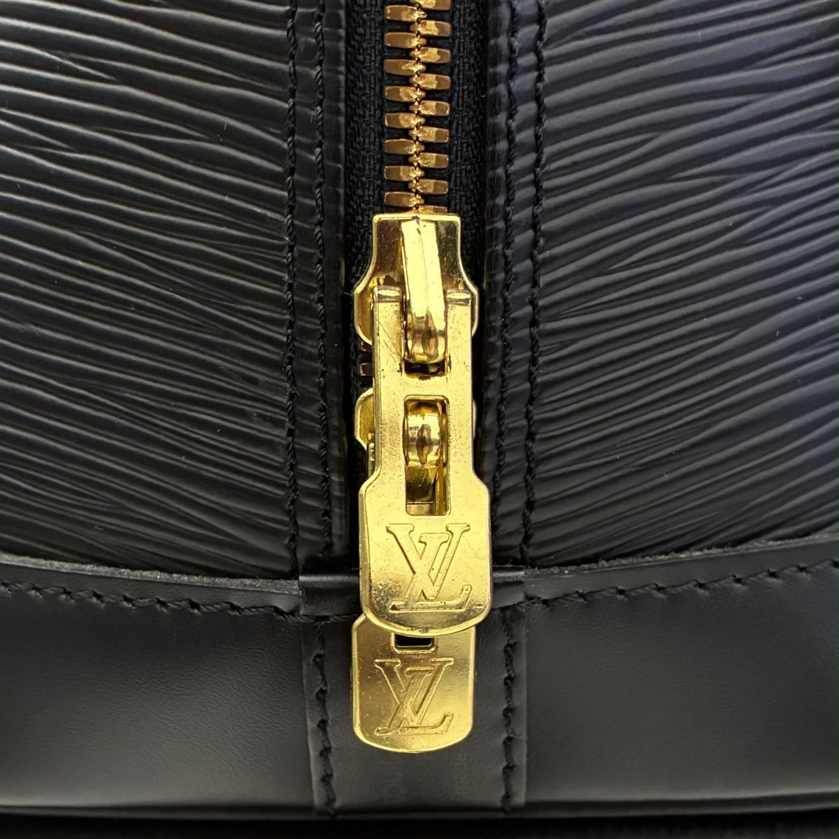 Louis Vuitton Alma GM Epi