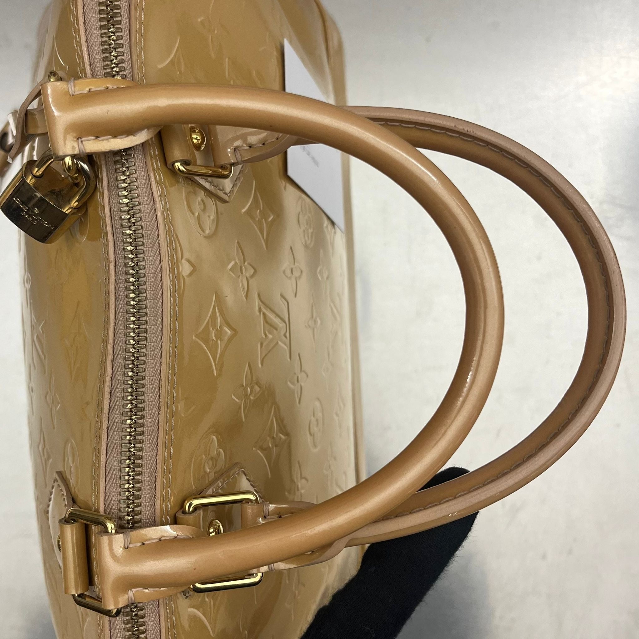 Louis Vuitton Alma GM Vernis