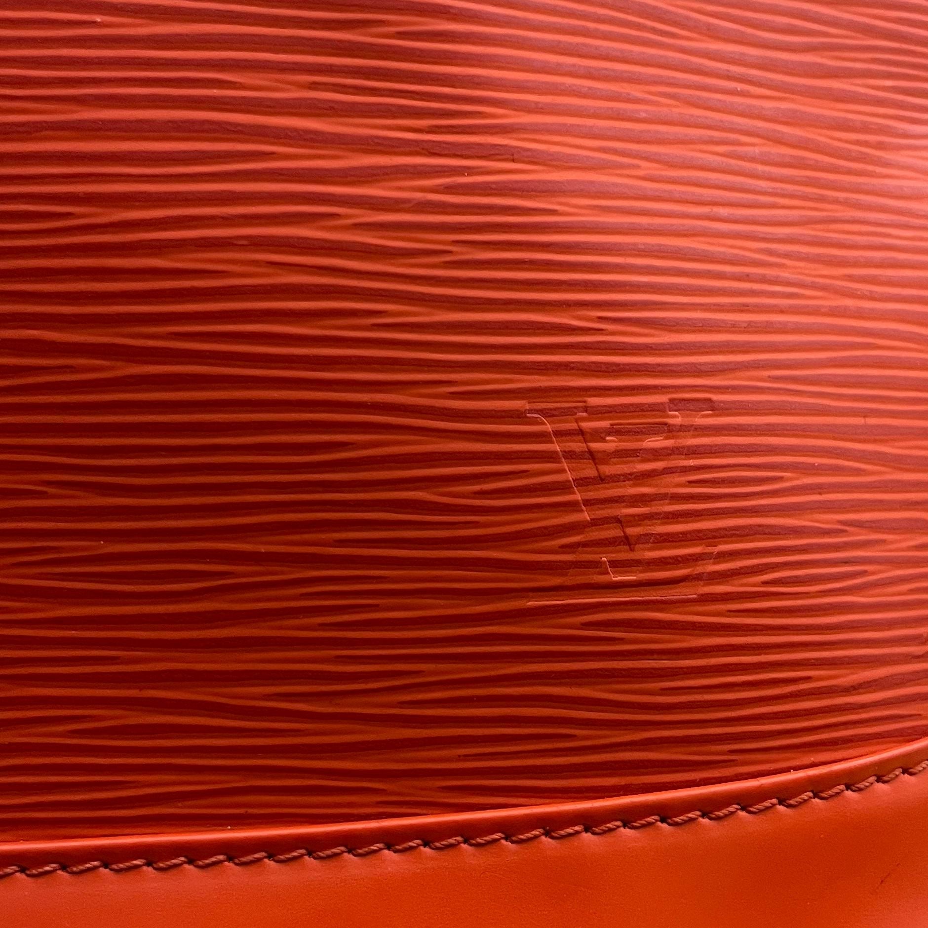 Louis Vuitton Alma MM Epi