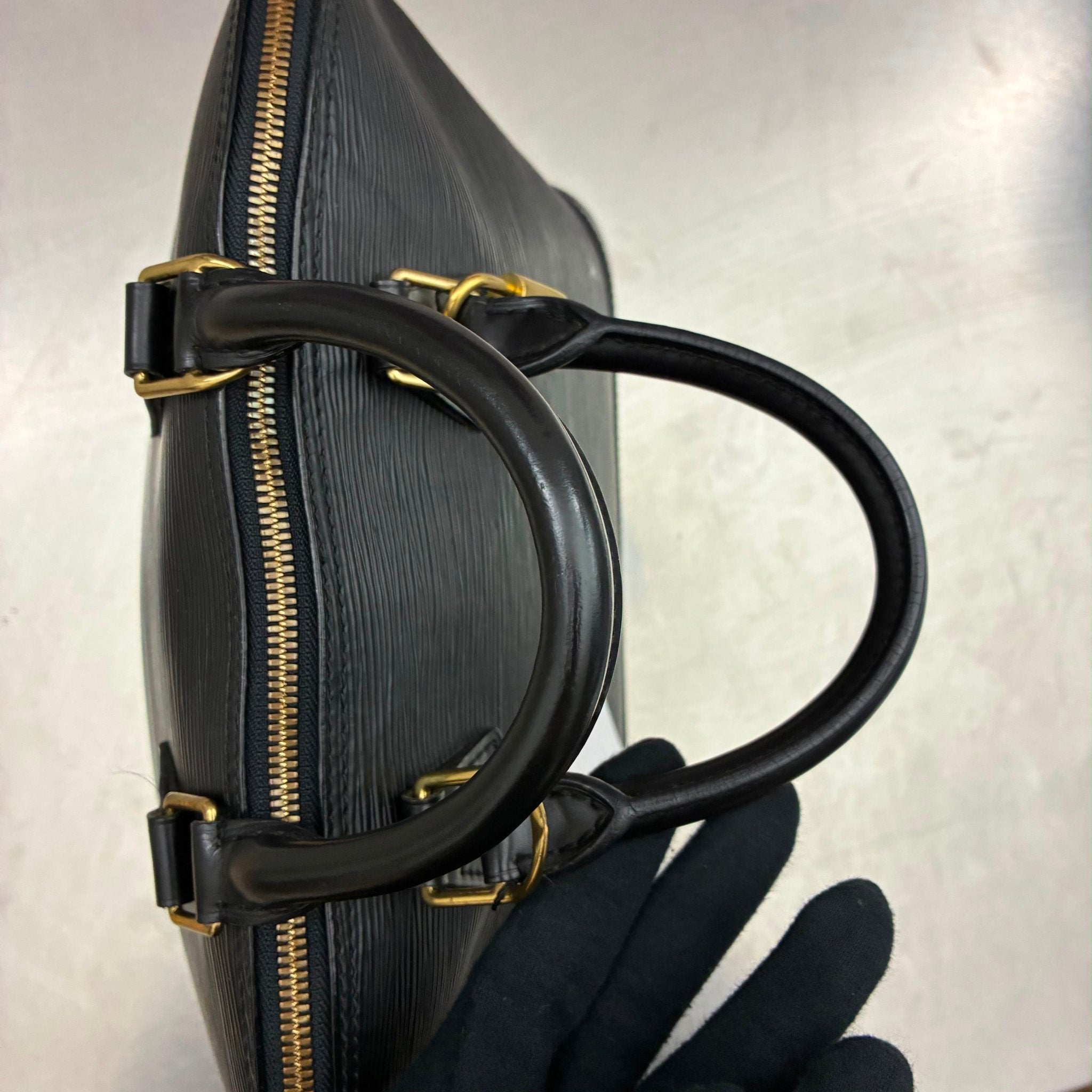 Louis Vuitton Alma PM Epi