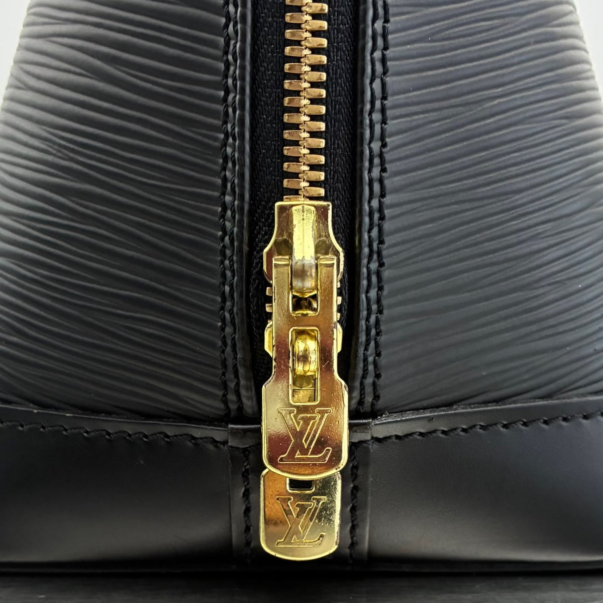 Louis Vuitton Alma PM Epi