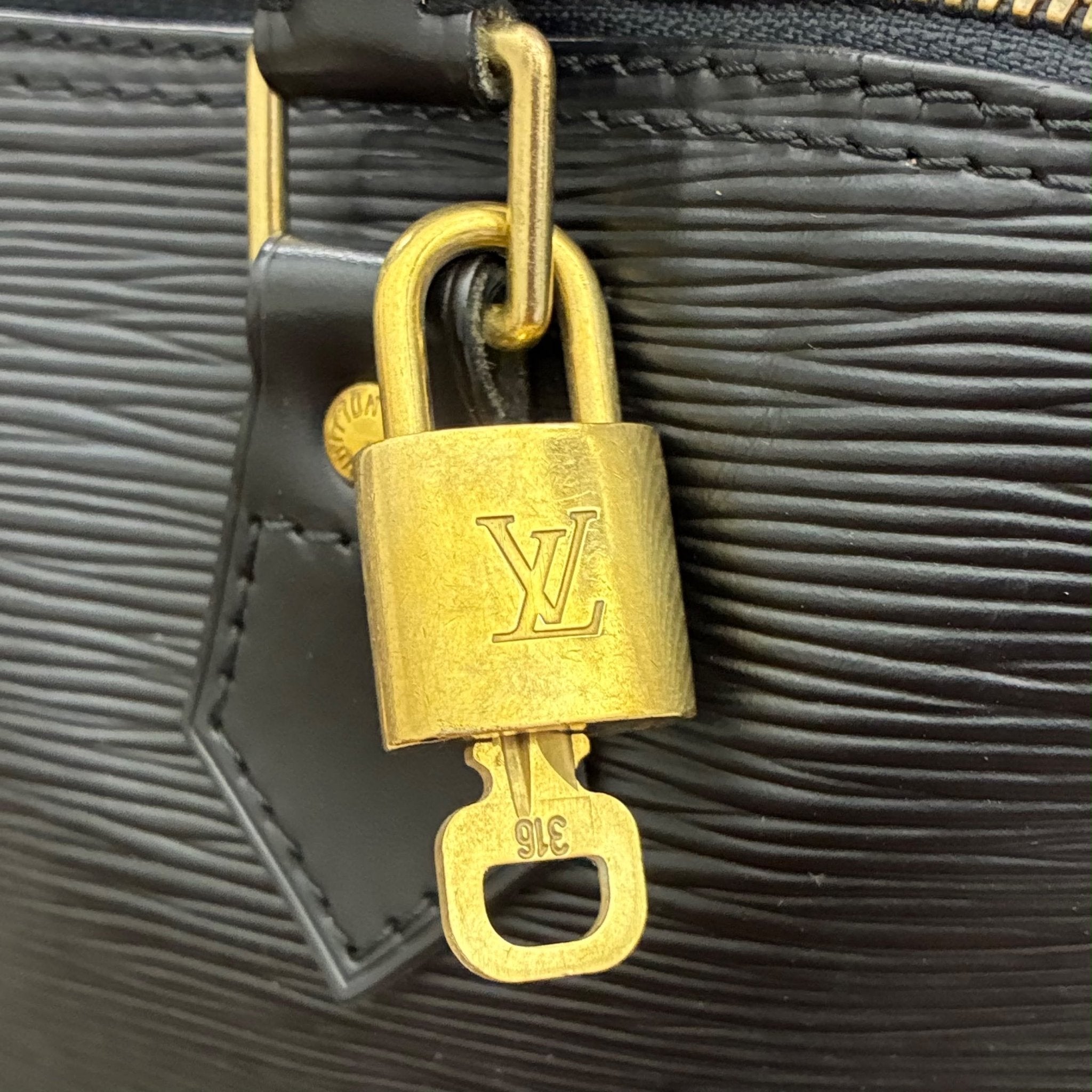 Louis Vuitton Alma PM Epi