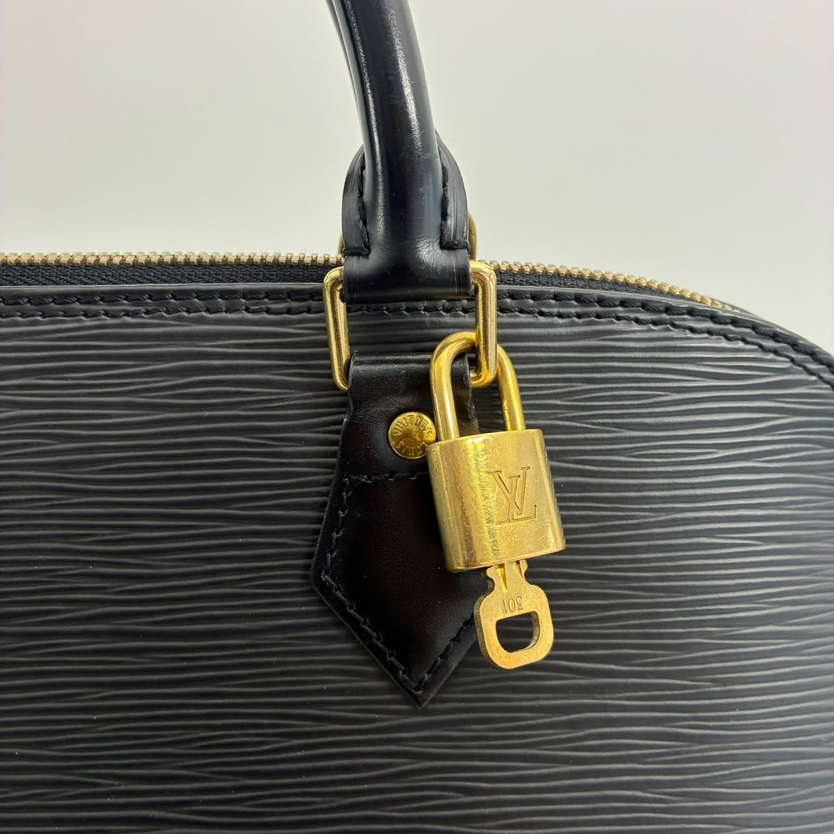 Louis Vuitton Alma PM Epi