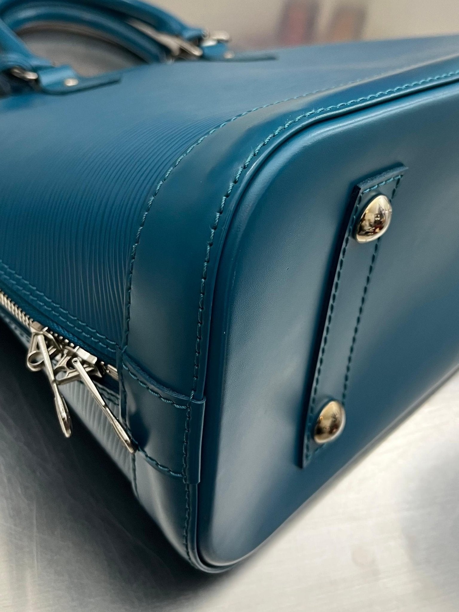 Louis Vuitton Alma PM Epi