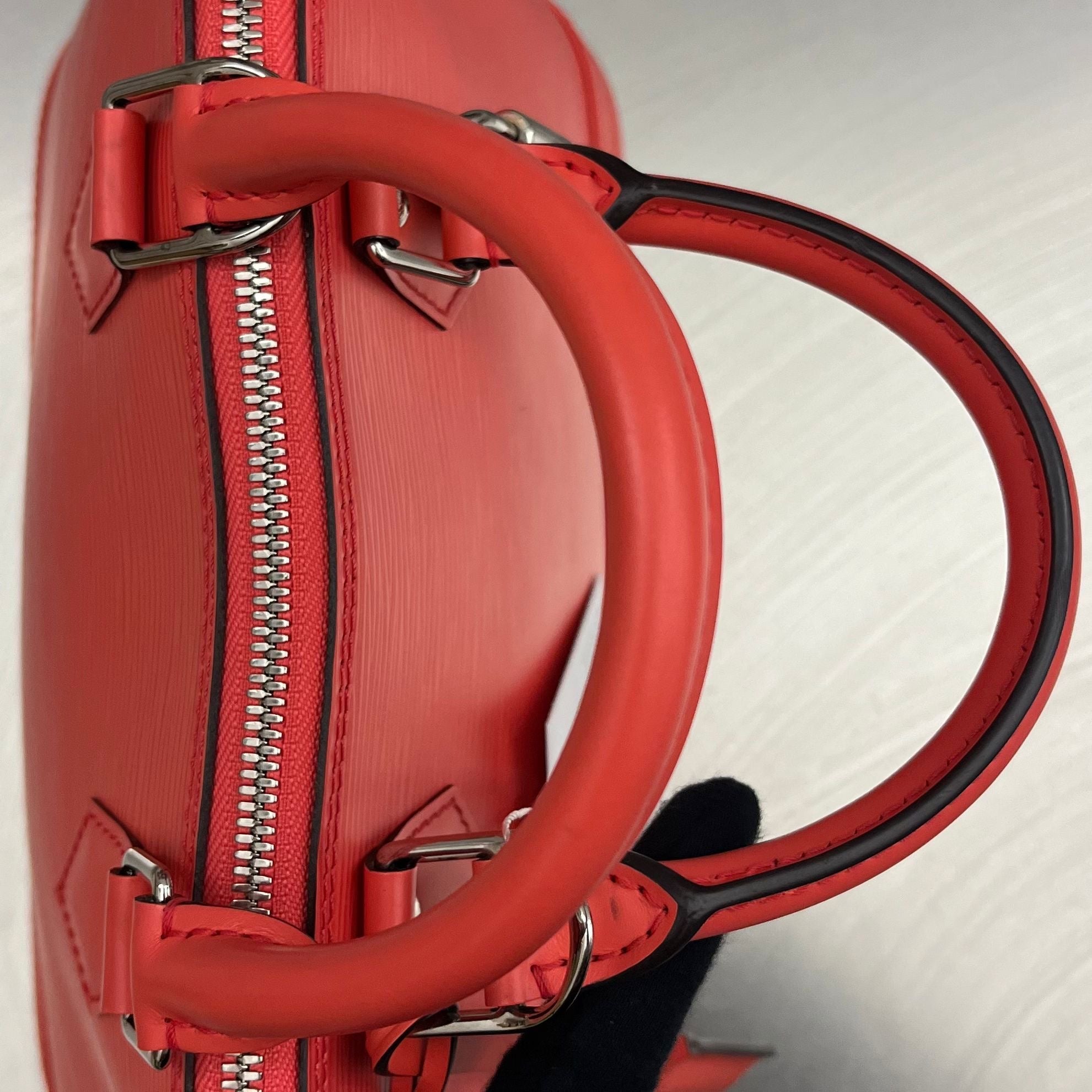 Louis Vuitton Alma PM in Epi