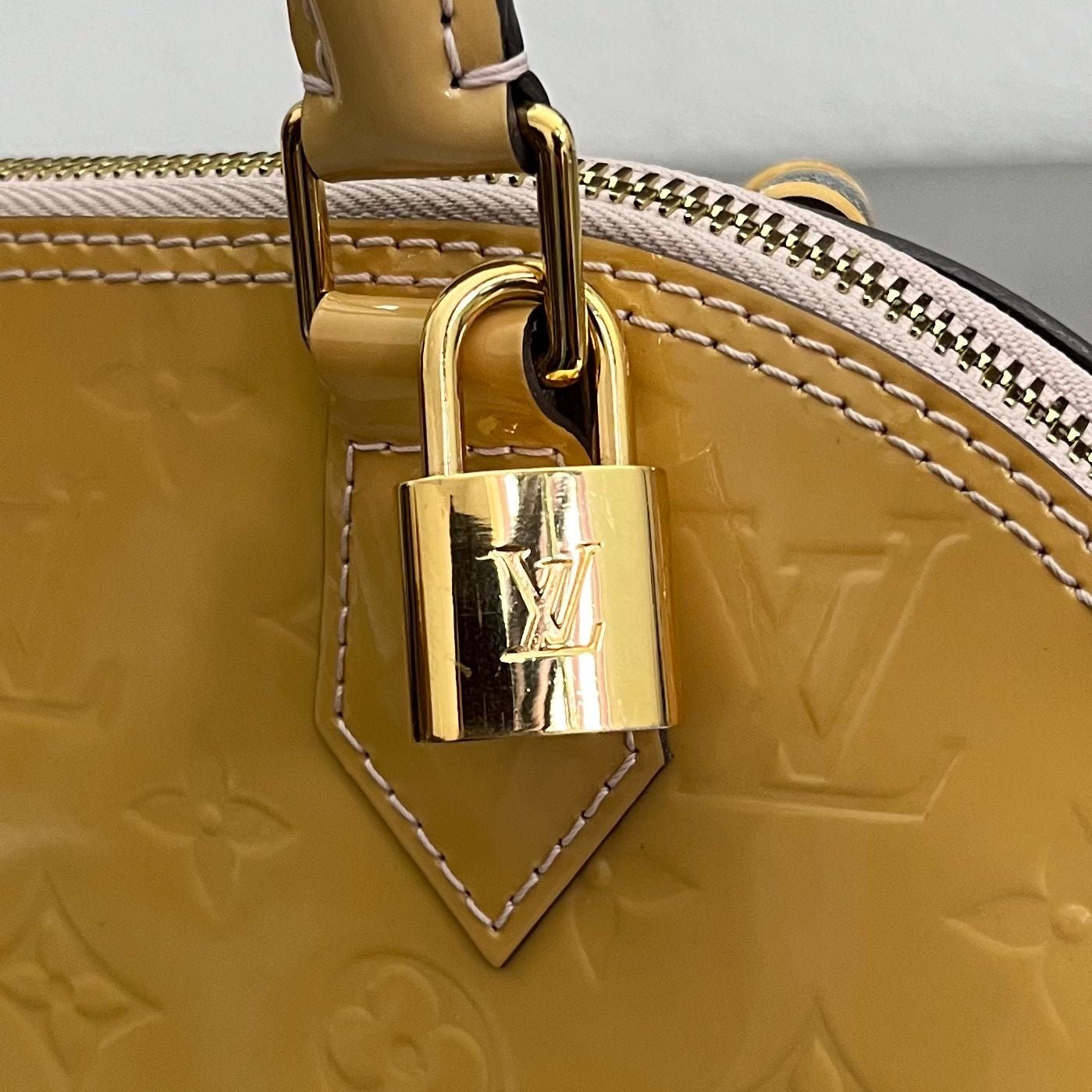Louis Vuitton Alma Vernis BB