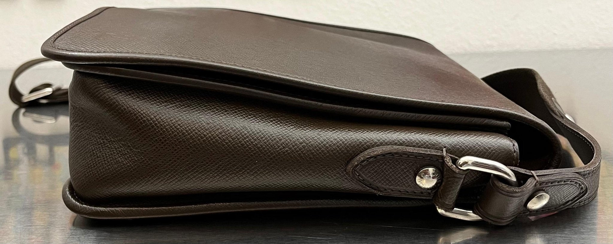 Louis Vuitton Andrei Taiga Messenger