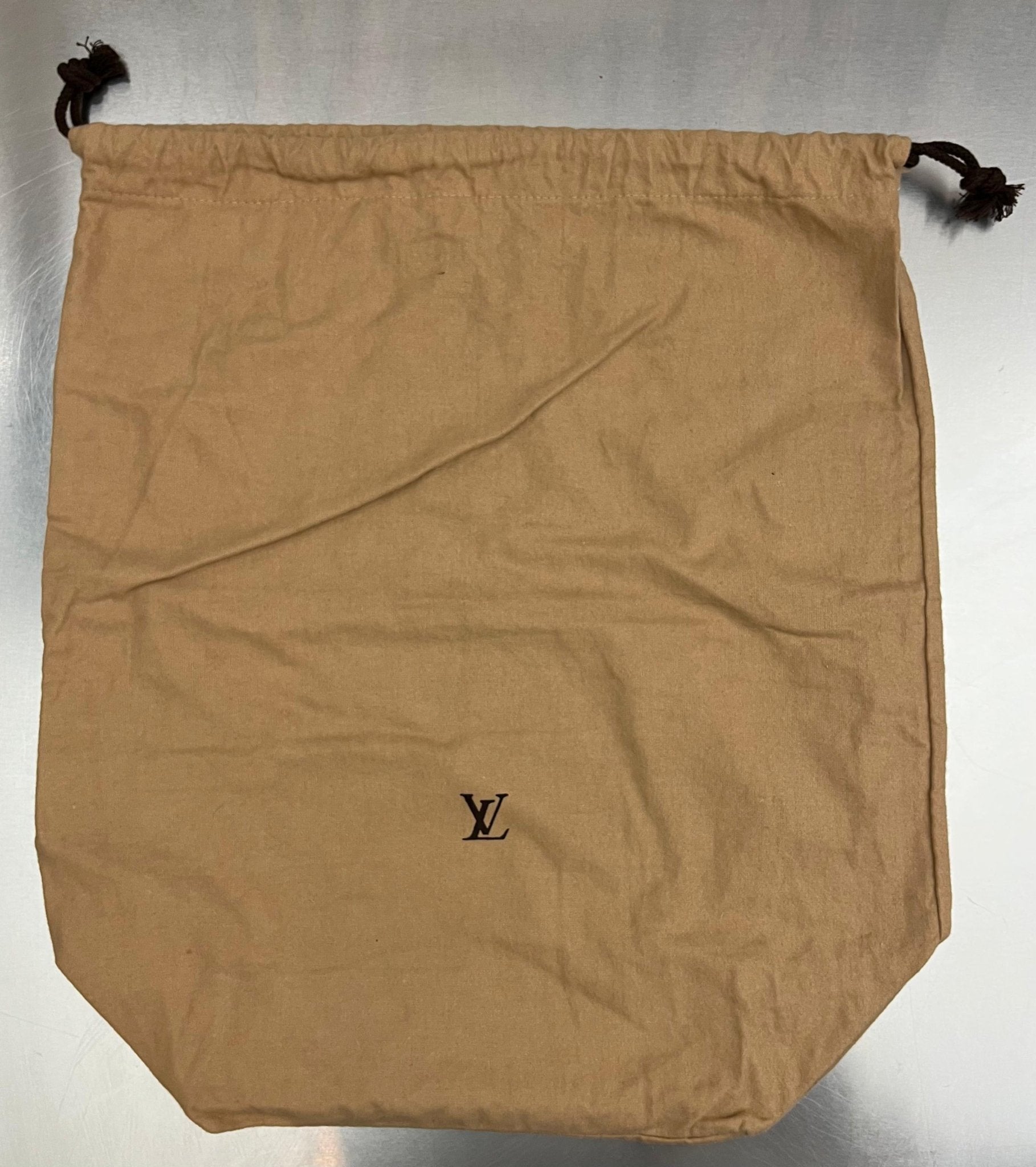 Louis Vuitton Andrei Taiga Messenger