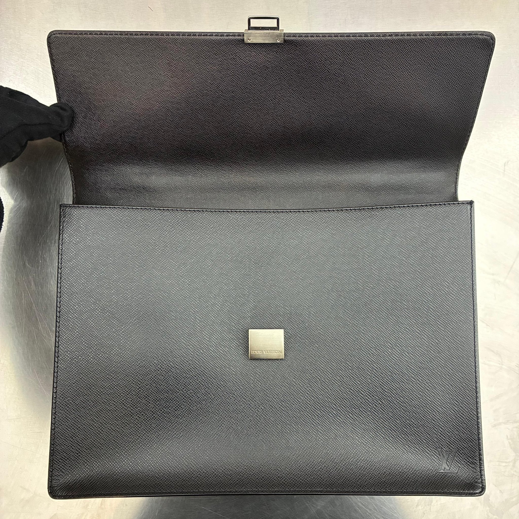 Louis Vuitton Angara Taiga