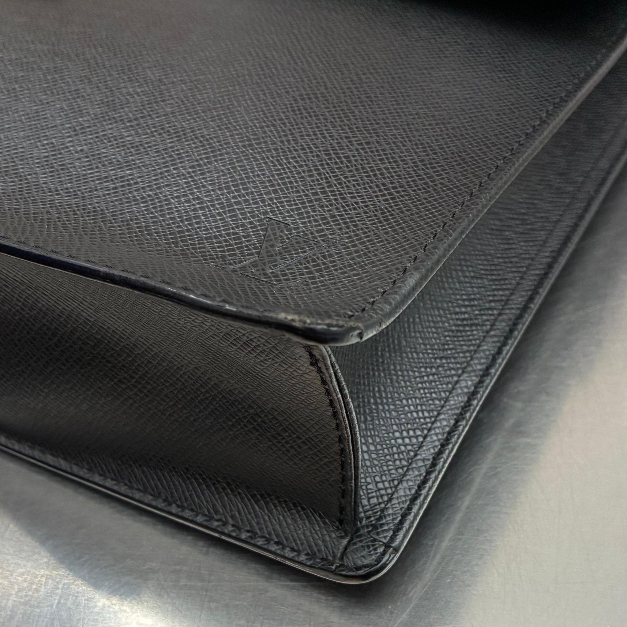 Louis Vuitton Angara Taiga