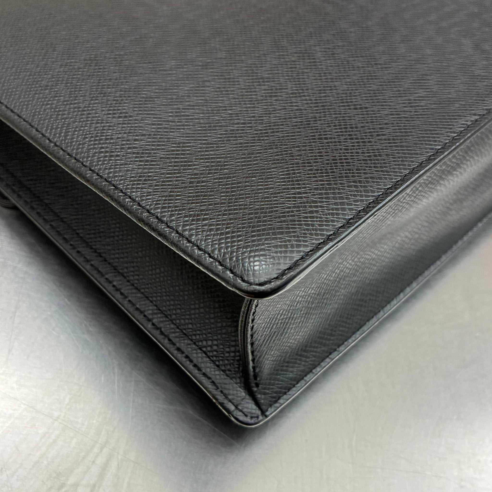 Louis Vuitton Angara Taiga