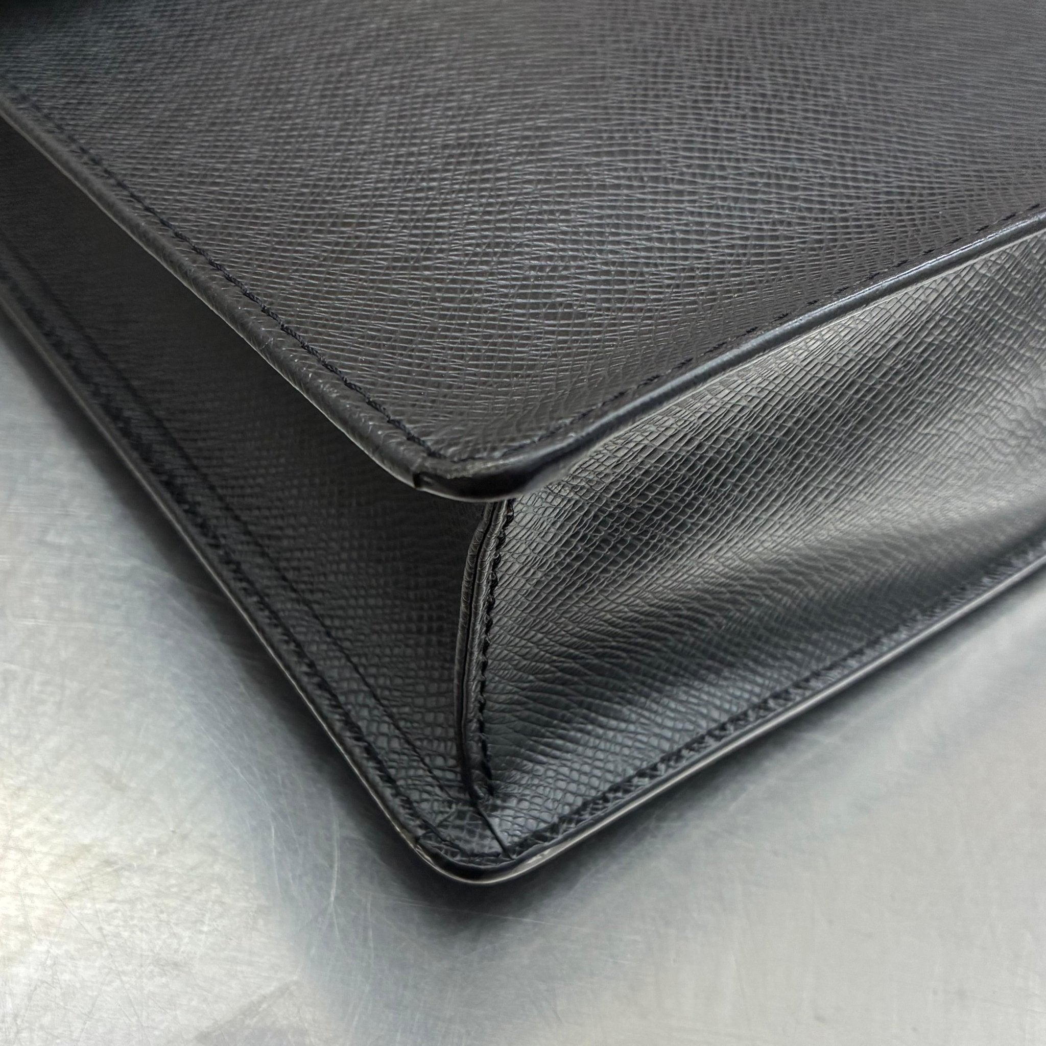Louis Vuitton Angara Taiga