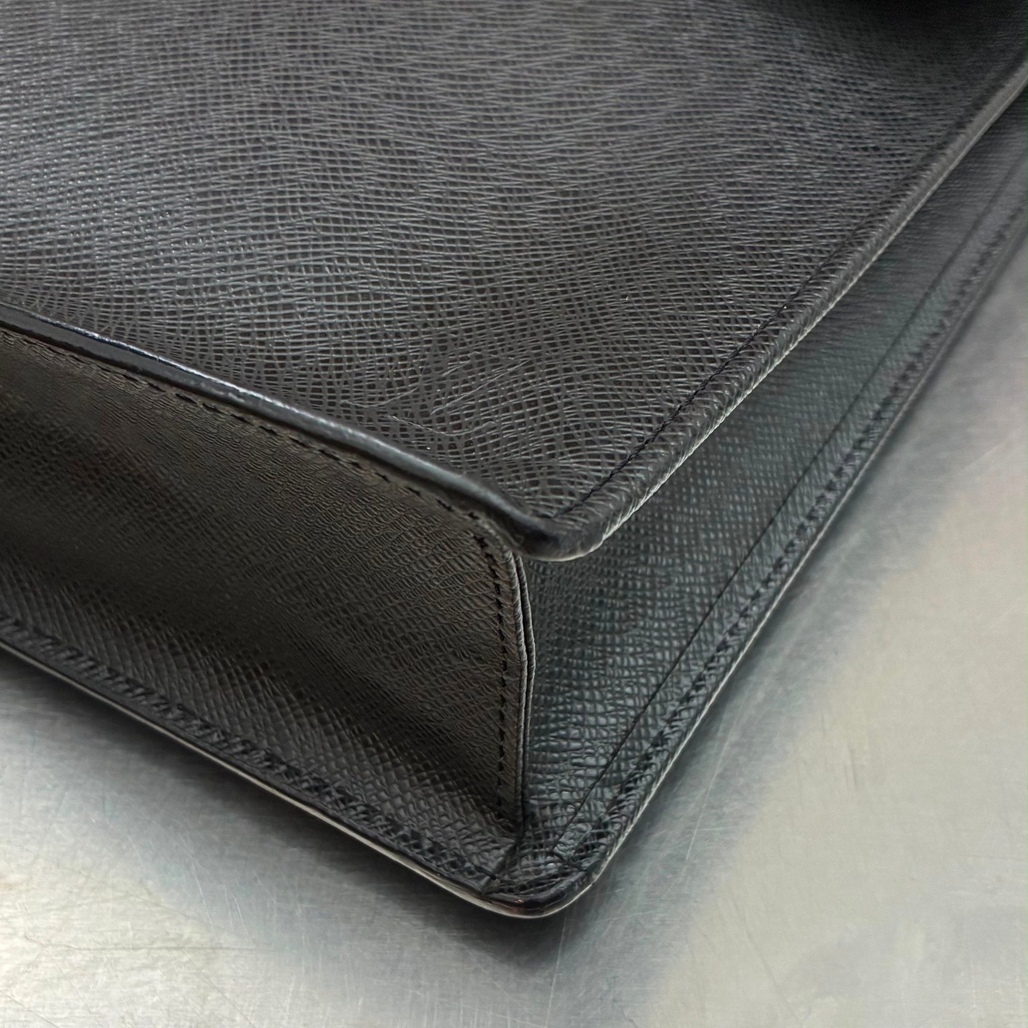 Louis Vuitton Angara Taiga
