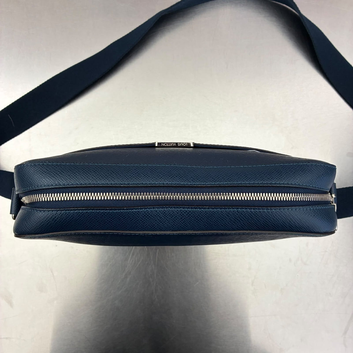 Louis Vuitton Anton Messenger Taiga