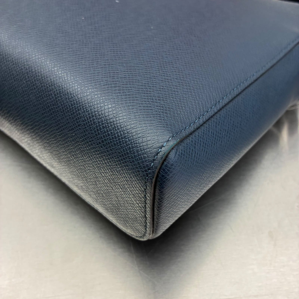 Louis Vuitton Anton Messenger Taiga