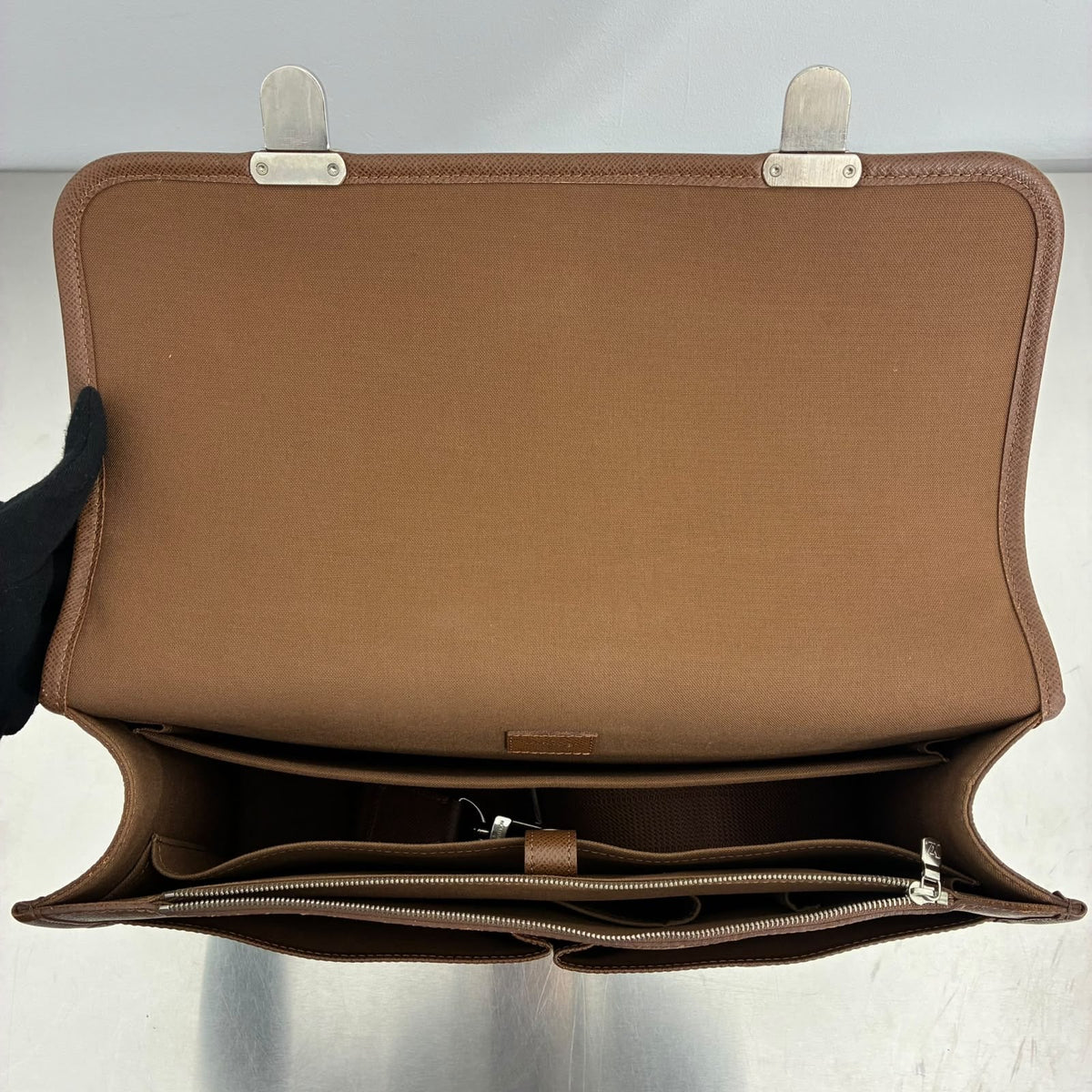 Louis Vuitton Anton Taiga