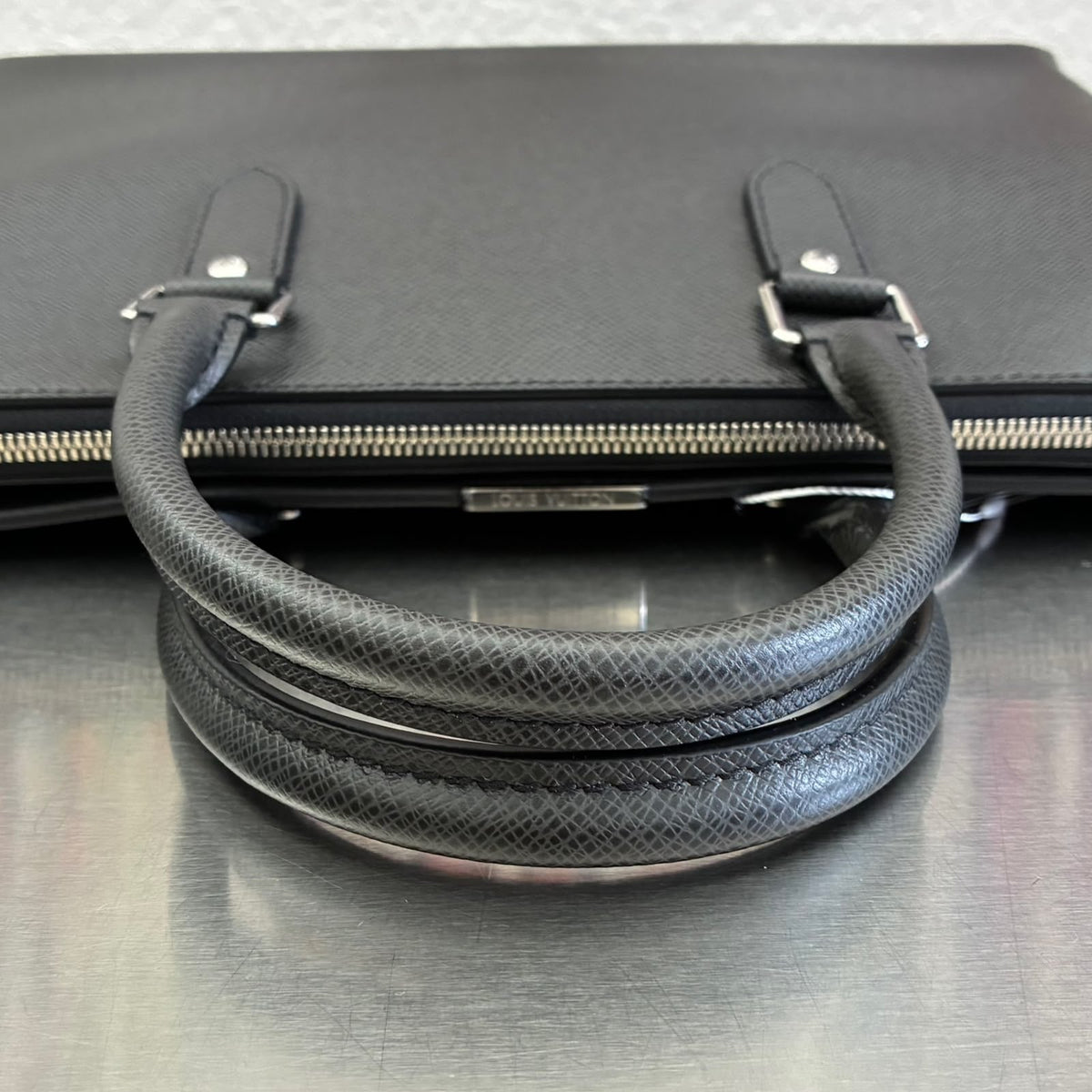 Louis Vuitton Anton Taiga