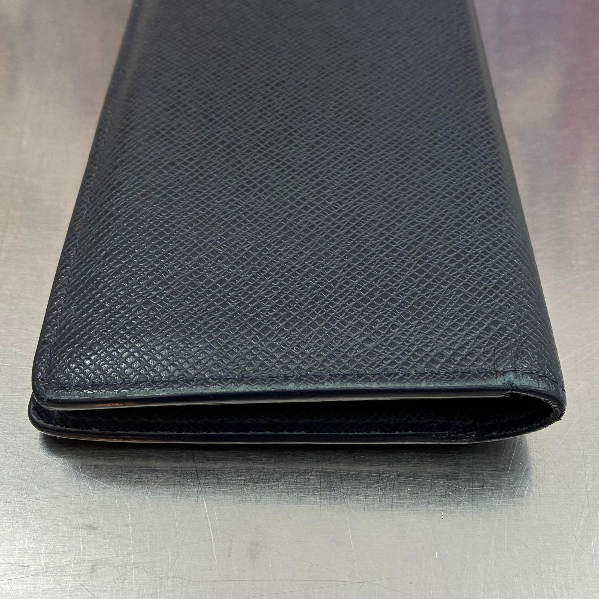 Louis Vuitton Brazza Taiga