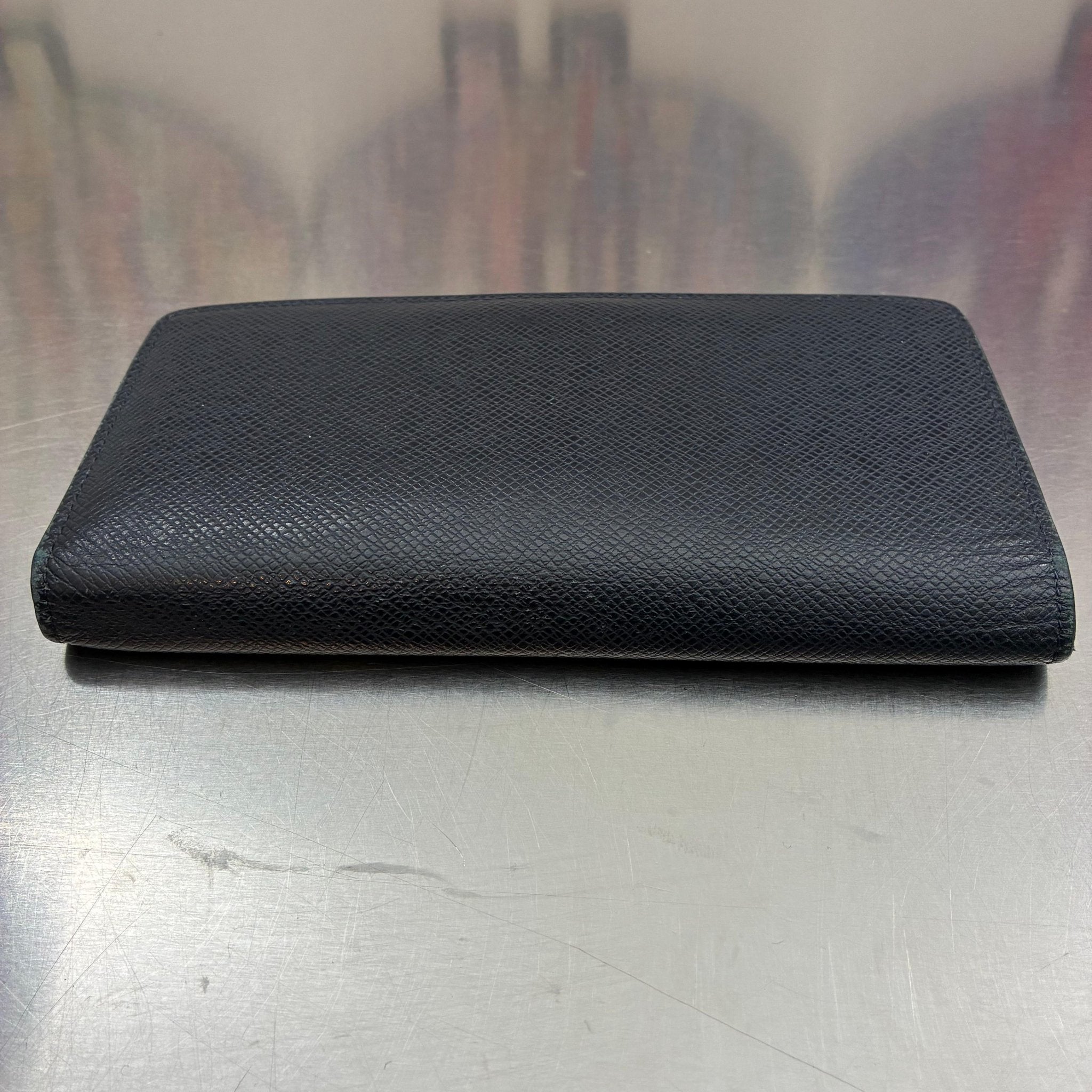 Louis Vuitton Brazza Taiga